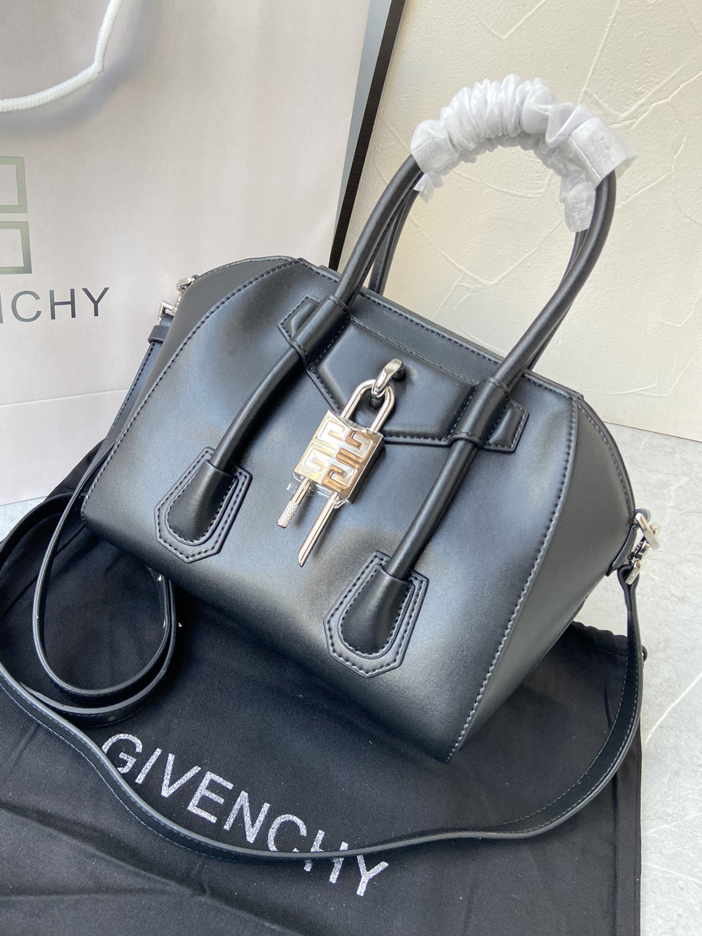 Bagsaaa Givenchy Antigona Lock Tote Bag Black - 23*27*13cm