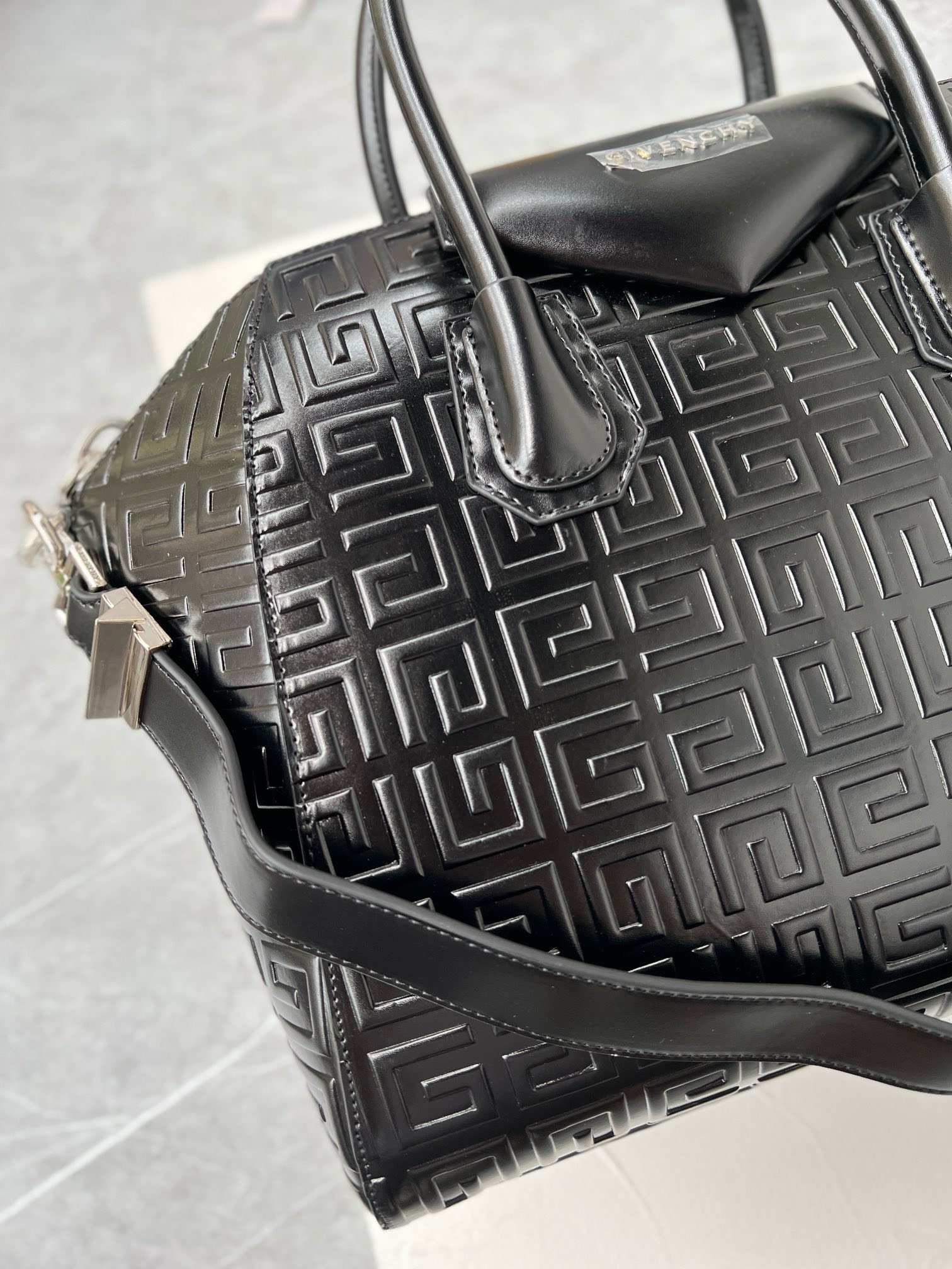Bagsaaa Givenchy Antigona Tote Bag Black Box Leather - 33cm