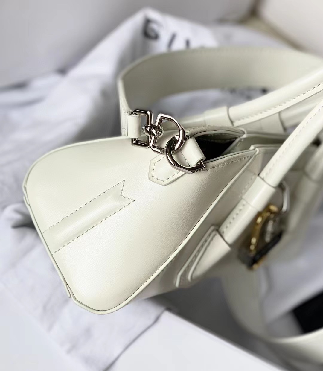 Bagsaaa Givenchy Antigona Strectch White Bag - 22*12*8cm
