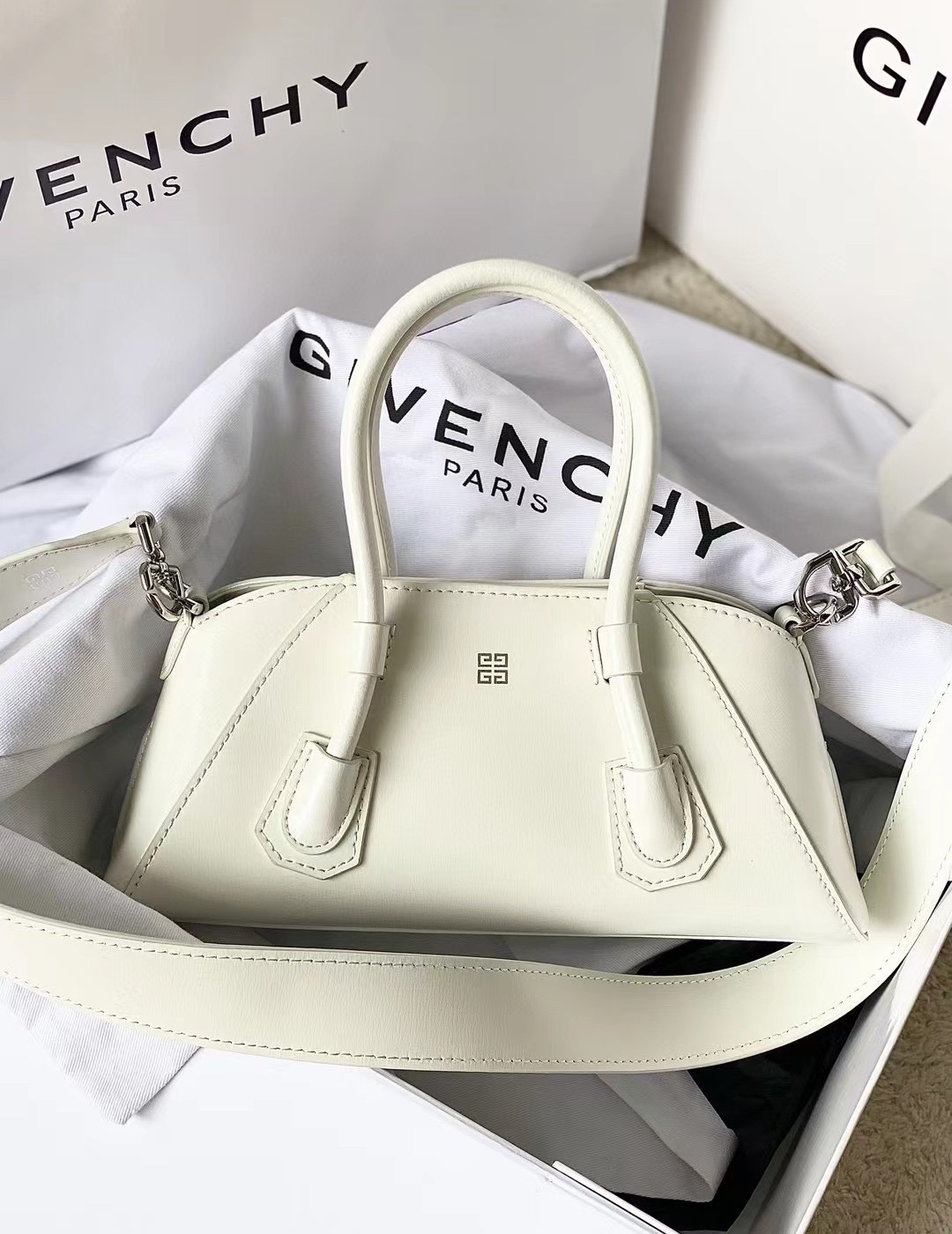 Bagsaaa Givenchy Antigona Strectch White Bag - 22*12*8cm