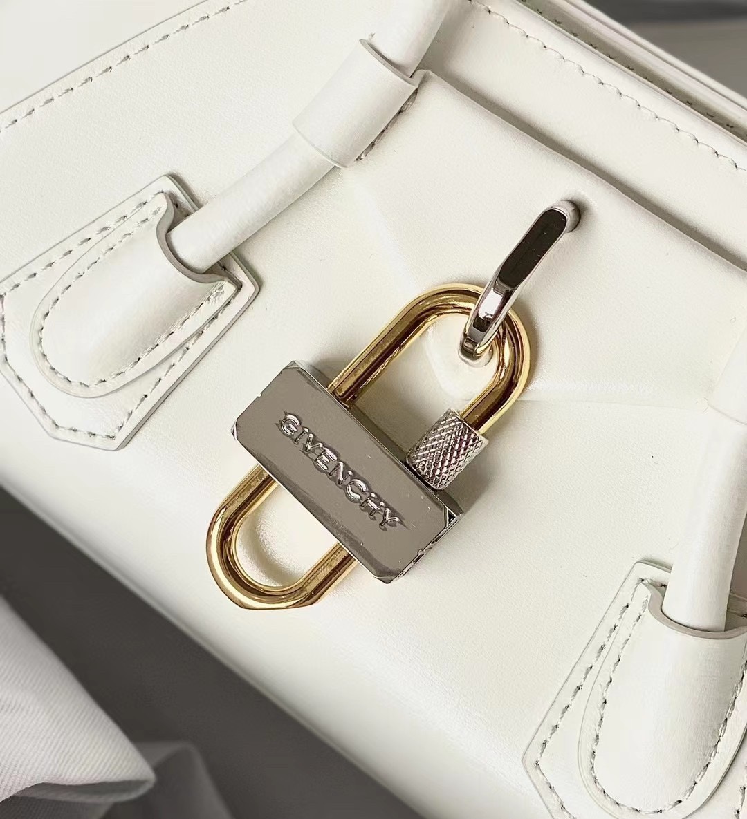 Bagsaaa Givenchy Antigona Strectch White Bag - 22*12*8cm