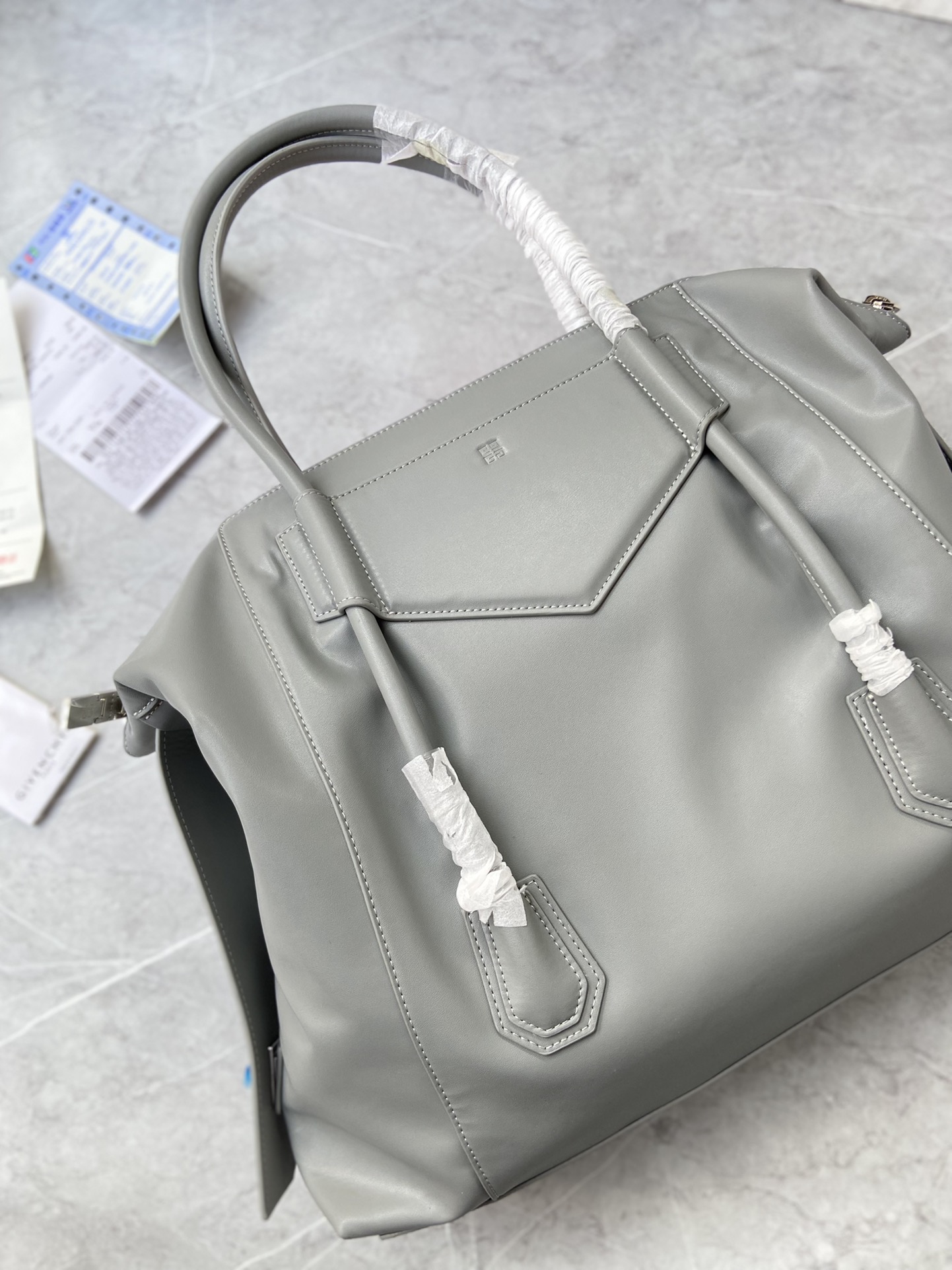 Bagsaaa Medium Antigona Soft Lock bag in grey smooth leather - 44*34*7cm