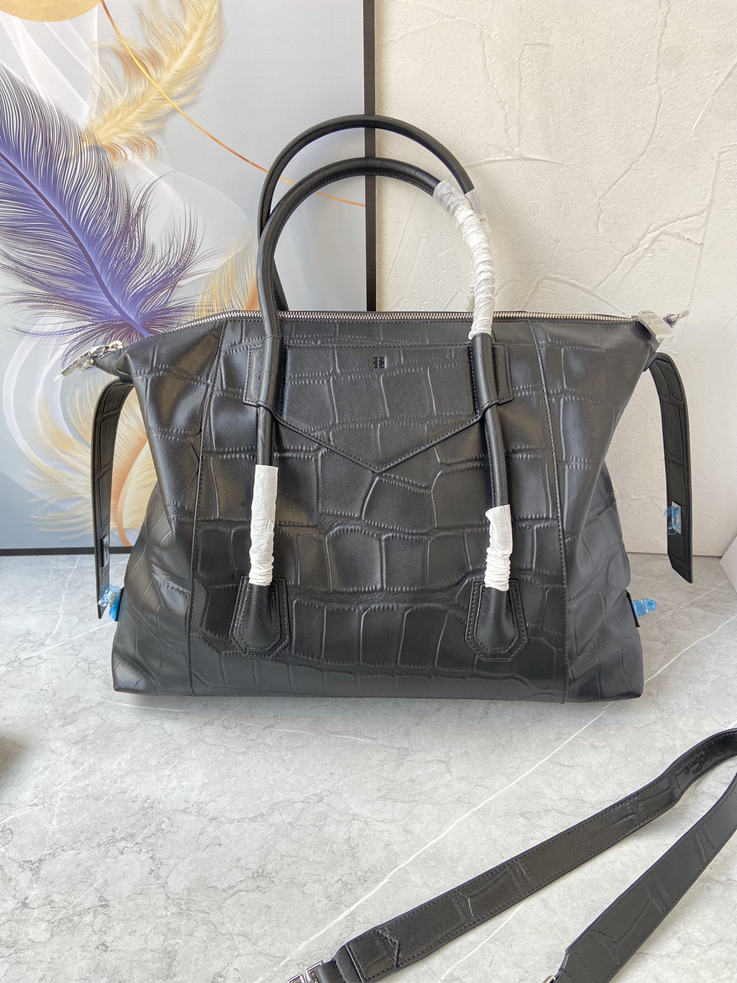 Bagsaaa Medium Antigona Soft Lock bag in black croc leather - 44*34*7cm