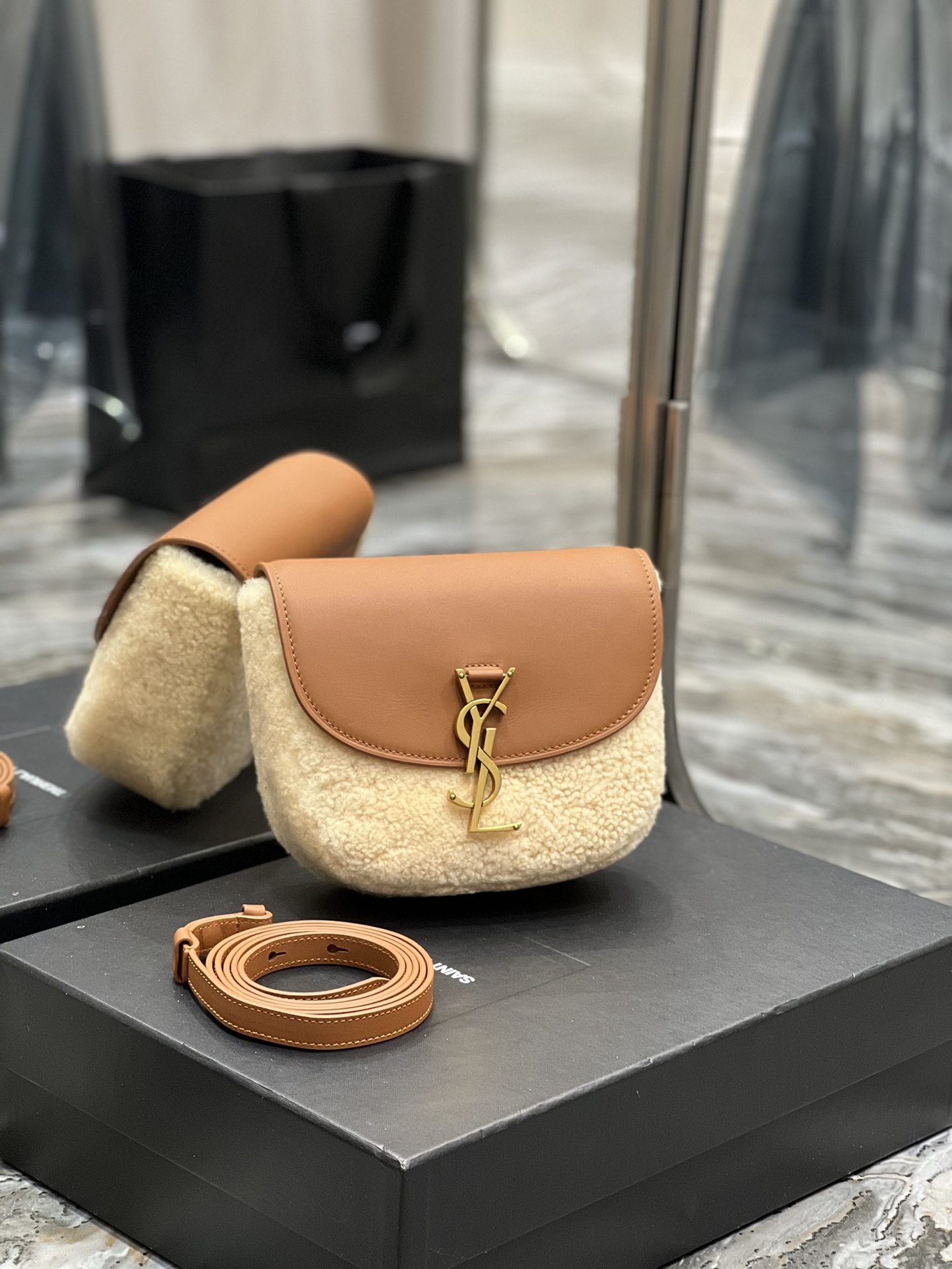 Bagsaaa Y51 Kaia Small Bag In Beige Shearling Leather - 18 x 15.5 x 5.5 cm