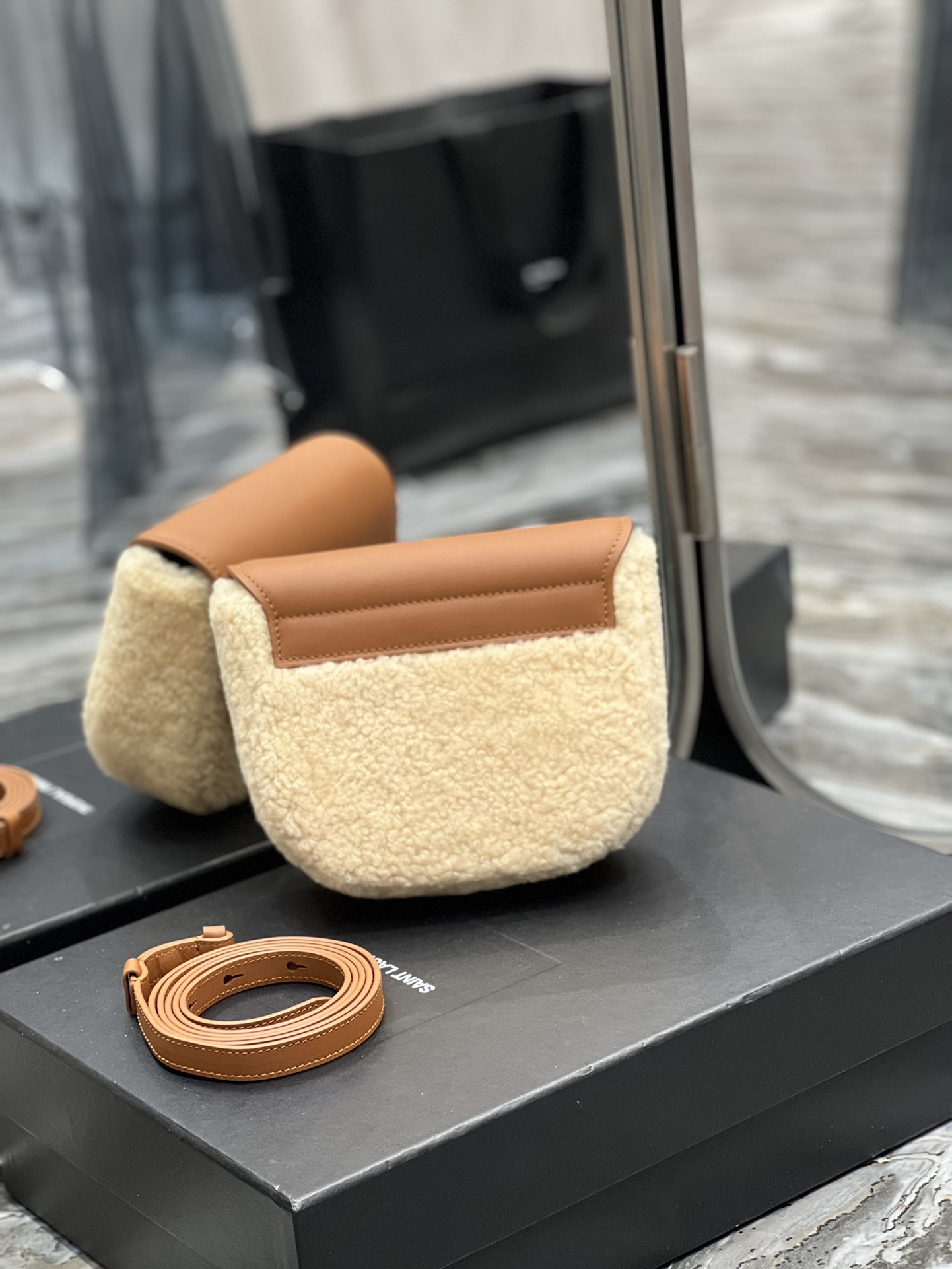 Bagsaaa Y51 Kaia Small Bag In Beige Shearling Leather - 18 x 15.5 x 5.5 cm
