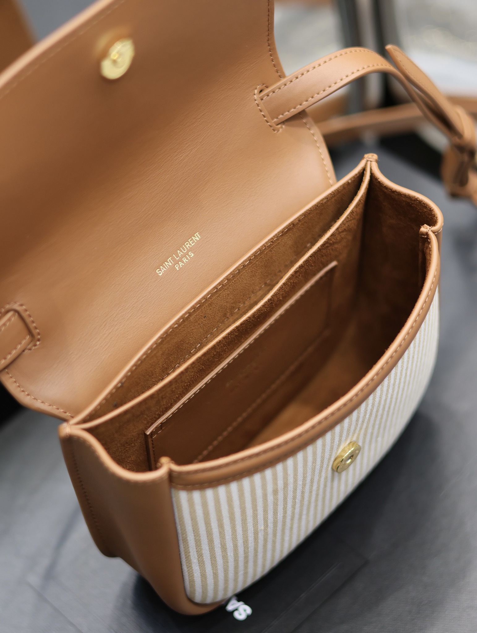 Bagsaaa Y51 Kaia Small Bag In White and Brown Leather - 18 x 15.5 x 5.5 cm
