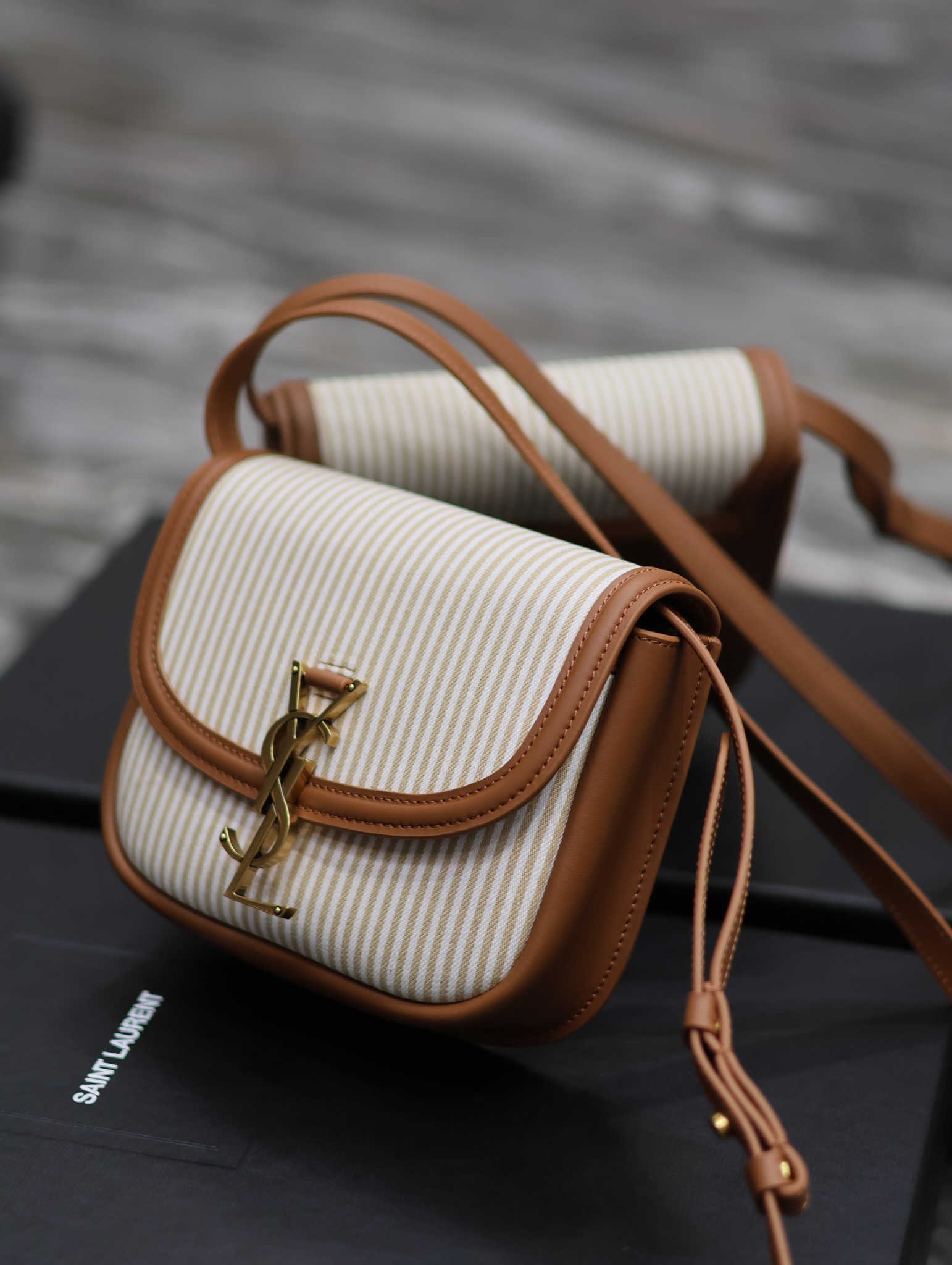 Bagsaaa Y51 Kaia Small Bag In White and Brown Leather - 18 x 15.5 x 5.5 cm