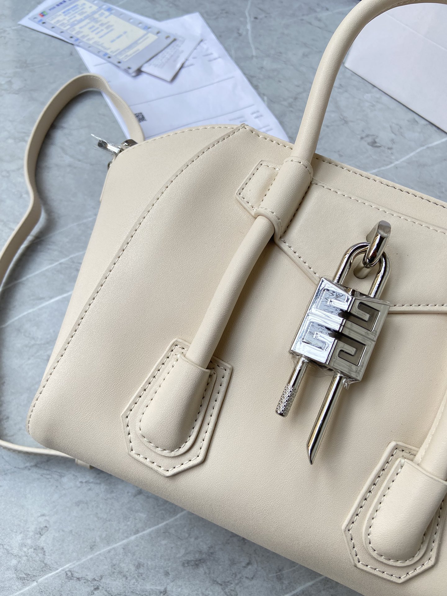 Bagsaaa Givenchy Antigona Lock Tote Bag Cream - 23*27*13cm