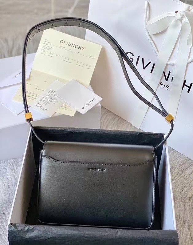 Bagsaaa GIVENCHY Box Calfskin Medium 4G Shoulder Bag - 21X15X6cm
