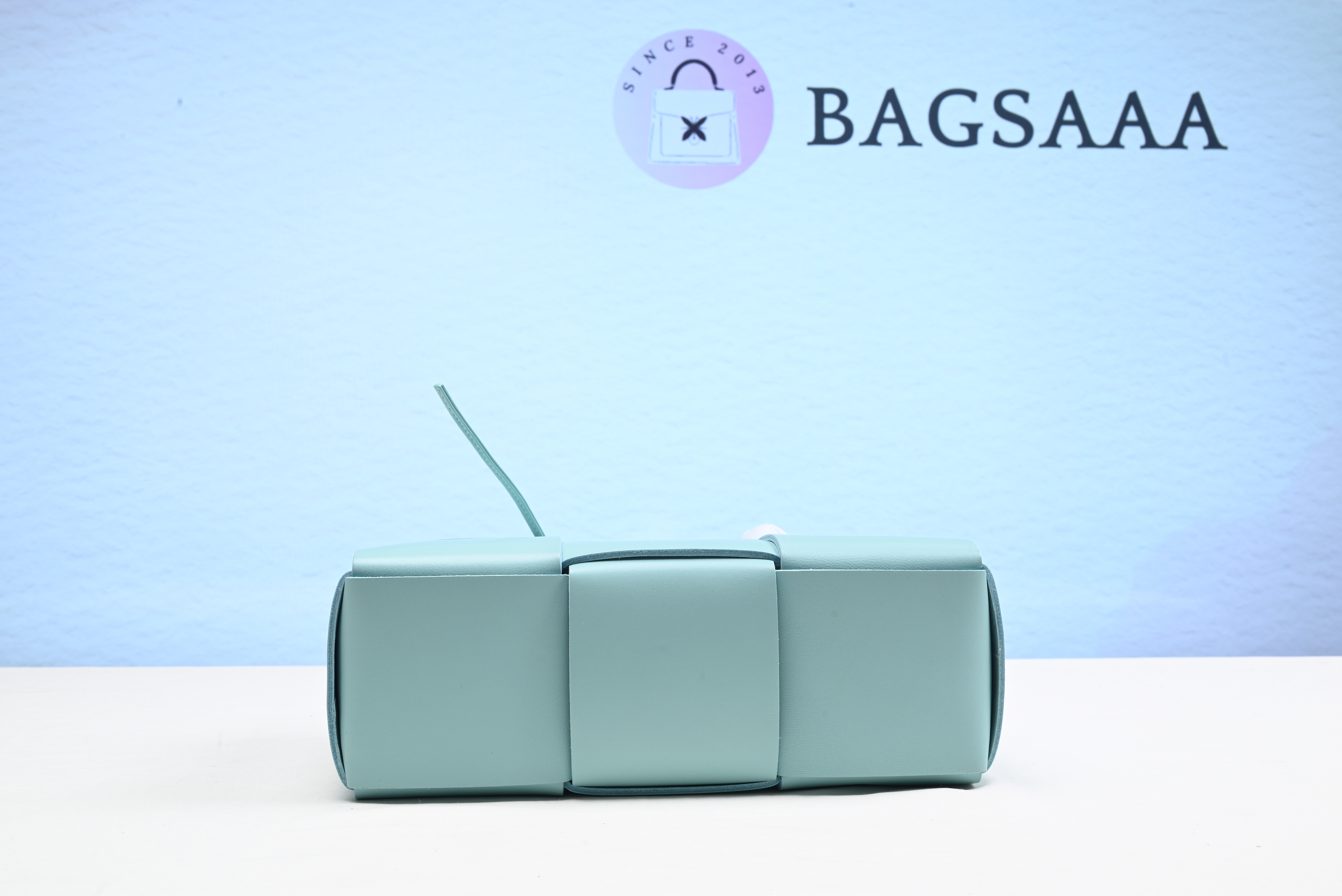 Bagsaaa B0tt*ga Ven*ta Mini Arco Tote Bag in Intreccio Leather - 25x16x8cm