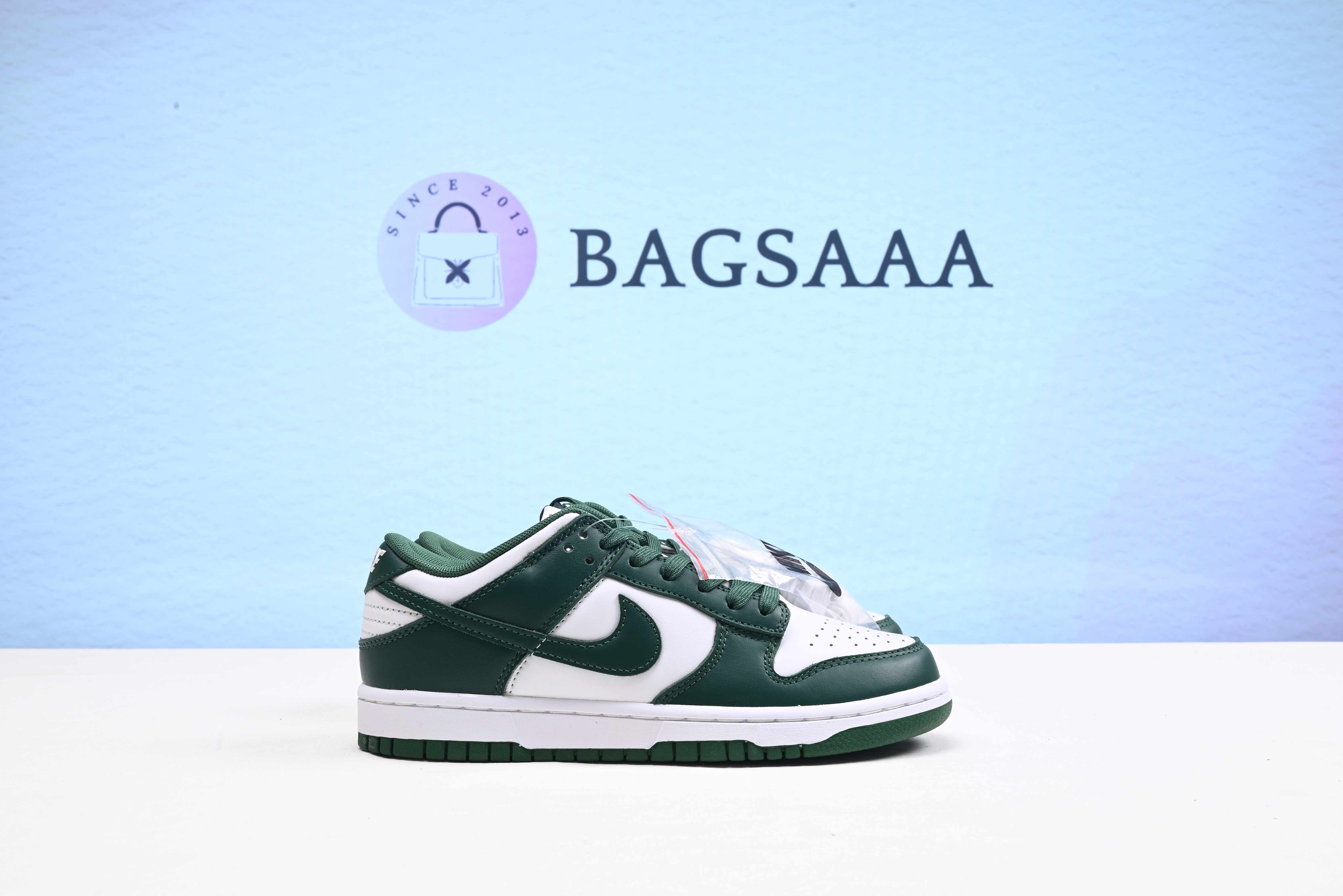 Nike Dunk Low Soon Available in "Spartan Green"