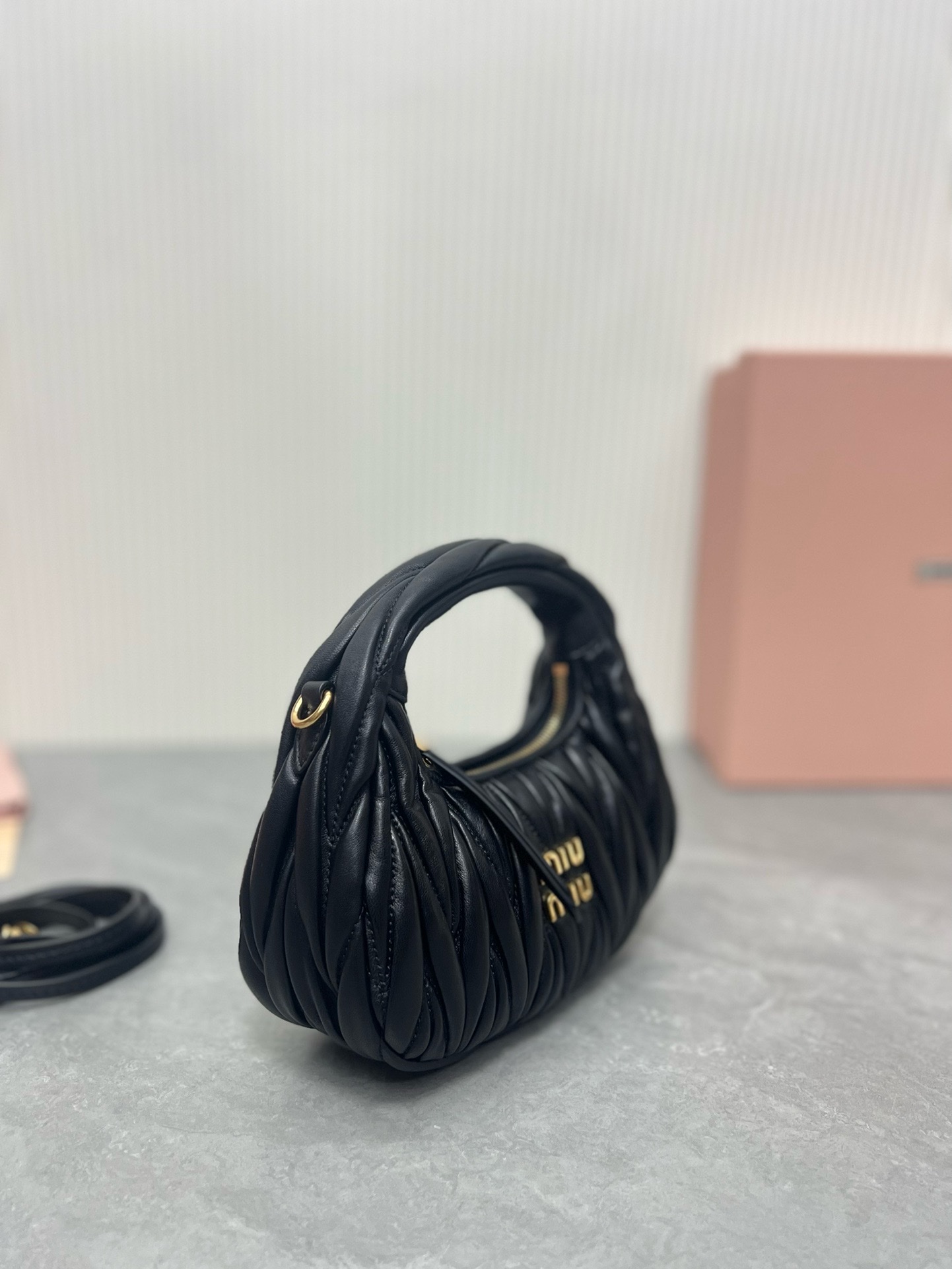 Bagsaaa M1um1u Wander matelassé nappa leather hobo bag 18x10x16cm