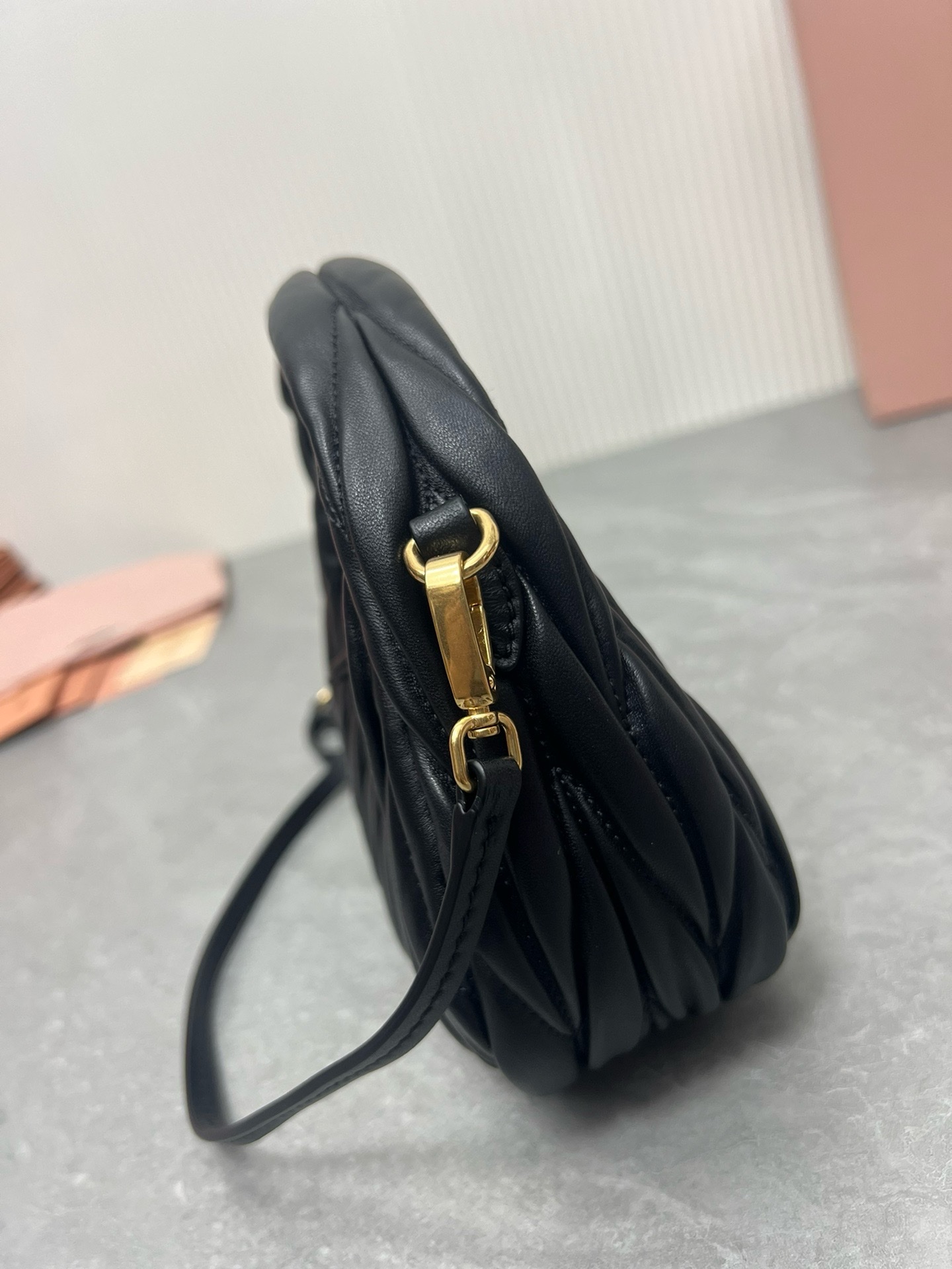 Bagsaaa M1um1u Wander matelassé nappa leather hobo bag 18x10x16cm