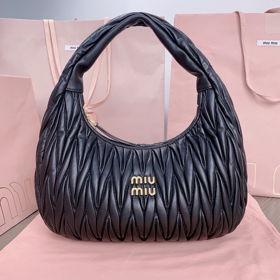 Bagsaaa M1um1u Wander matelassé nappa leather hobo bag 29x24x10cm