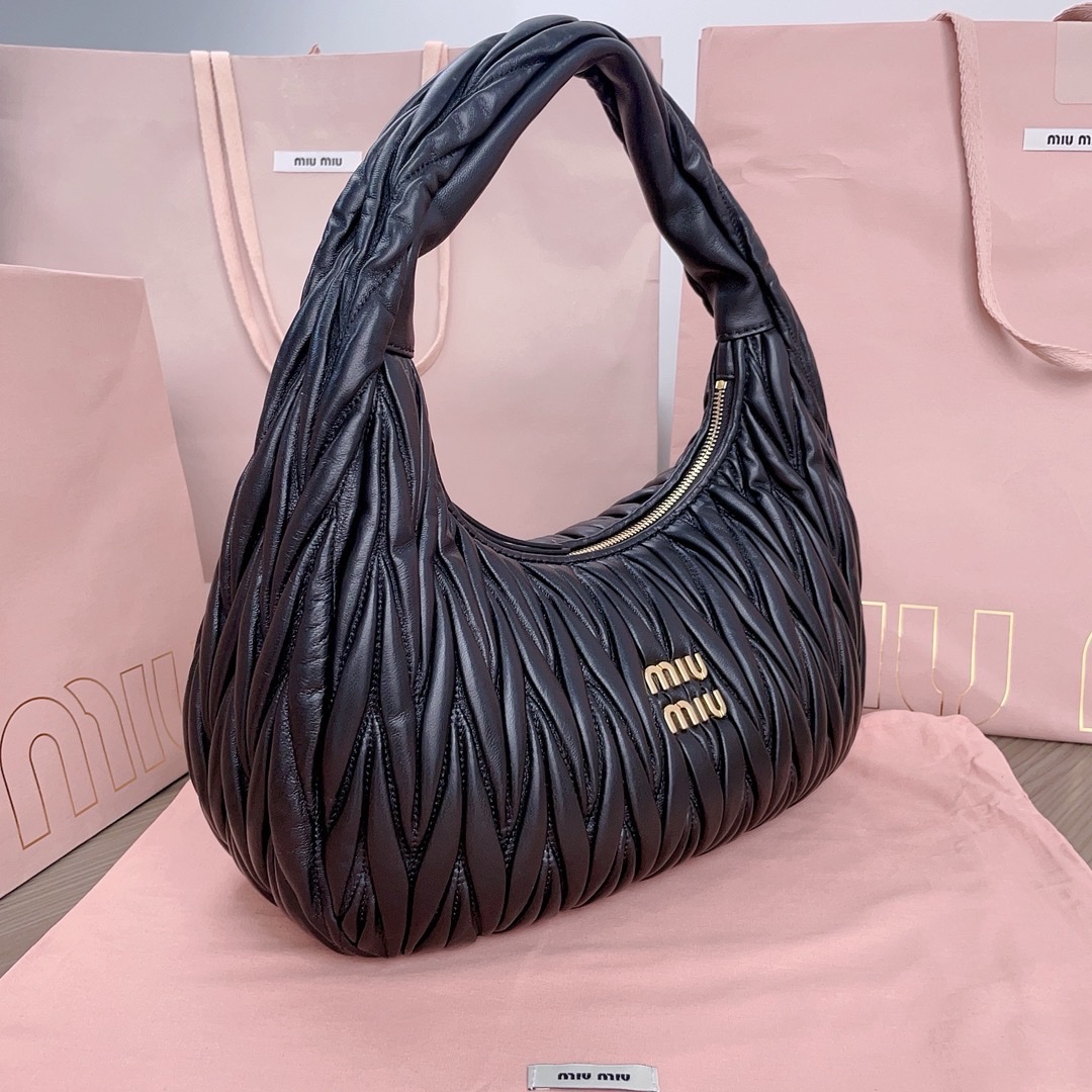 Bagsaaa M1um1u Wander matelassé nappa leather hobo bag 29x24x10cm
