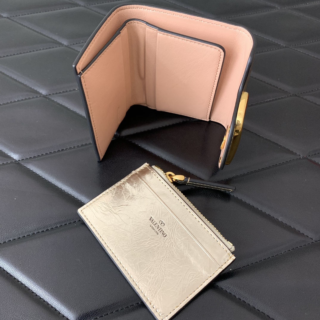 Bagsaaa Va1e*ntin0 Garavani Trifold Wallet 10cm