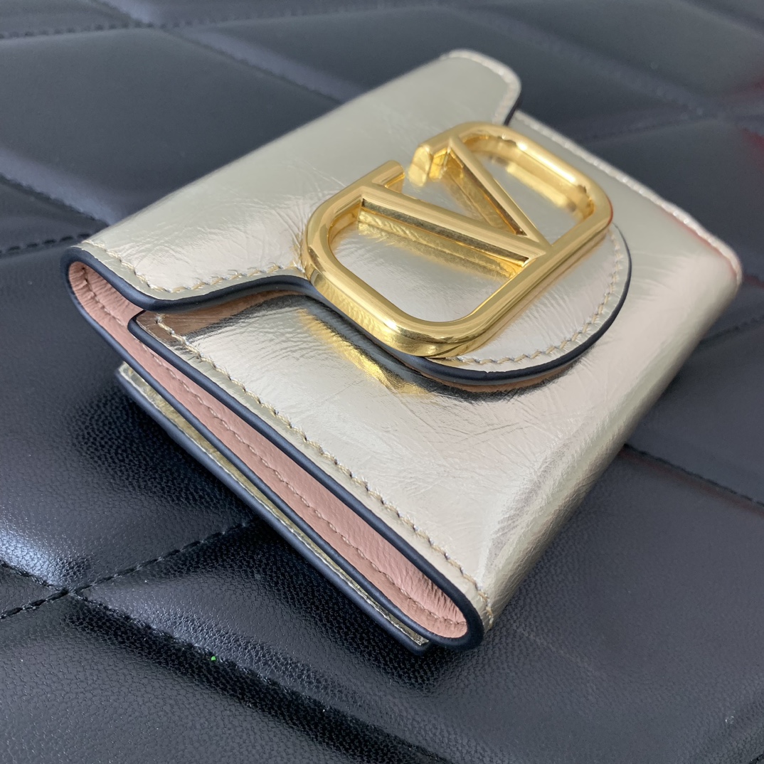 Bagsaaa Va1e*ntin0 Garavani Trifold Wallet 10cm