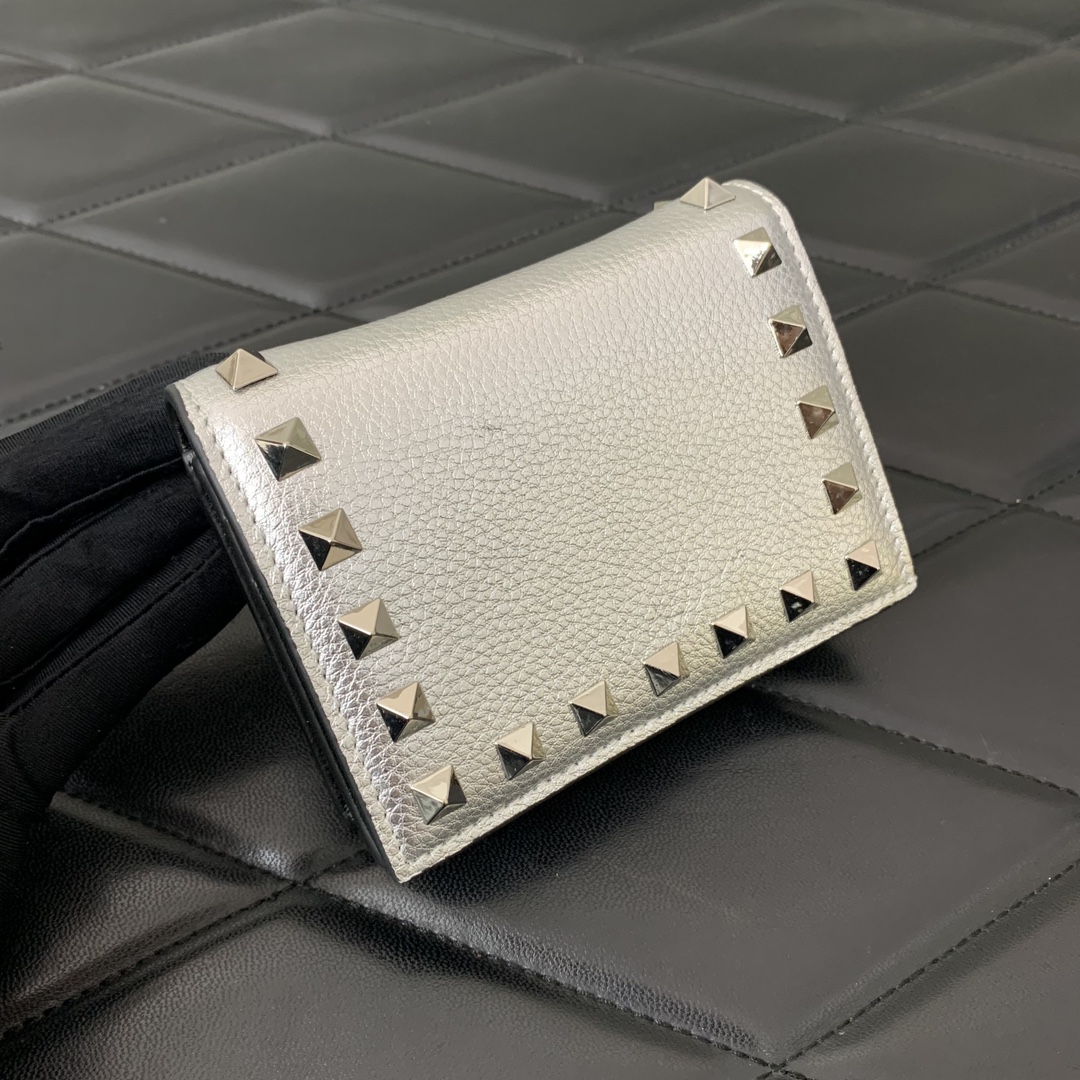 Bagsaaa Va1e*ntin0 Garavani Silver Rockstud Wallet