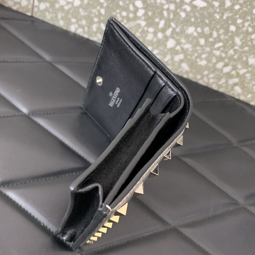 Bagsaaa Va1e*ntin0 Garavani Silver Rockstud Wallet