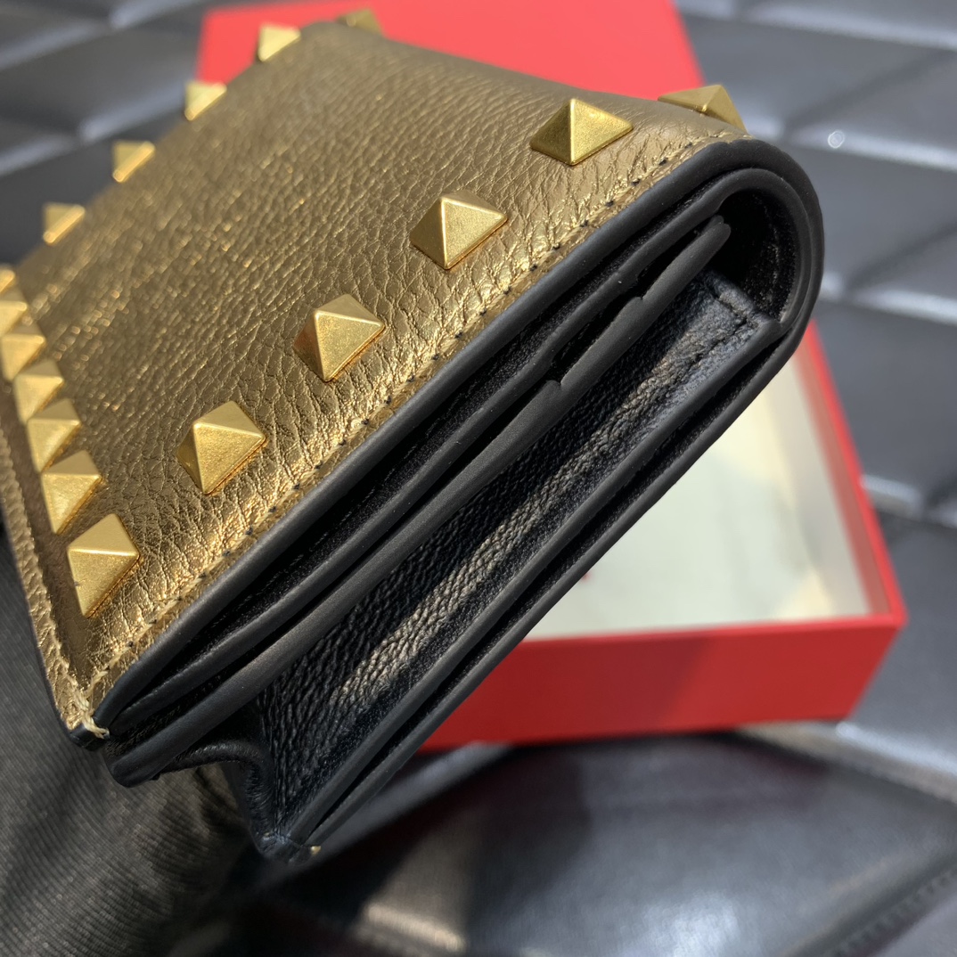 Bagsaaa Va1e*ntin0 Garavani Gold Rockstud Wallet