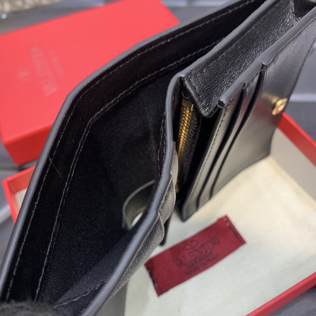 Bagsaaa Va1e*ntin0 Garavani Gold Rockstud Wallet