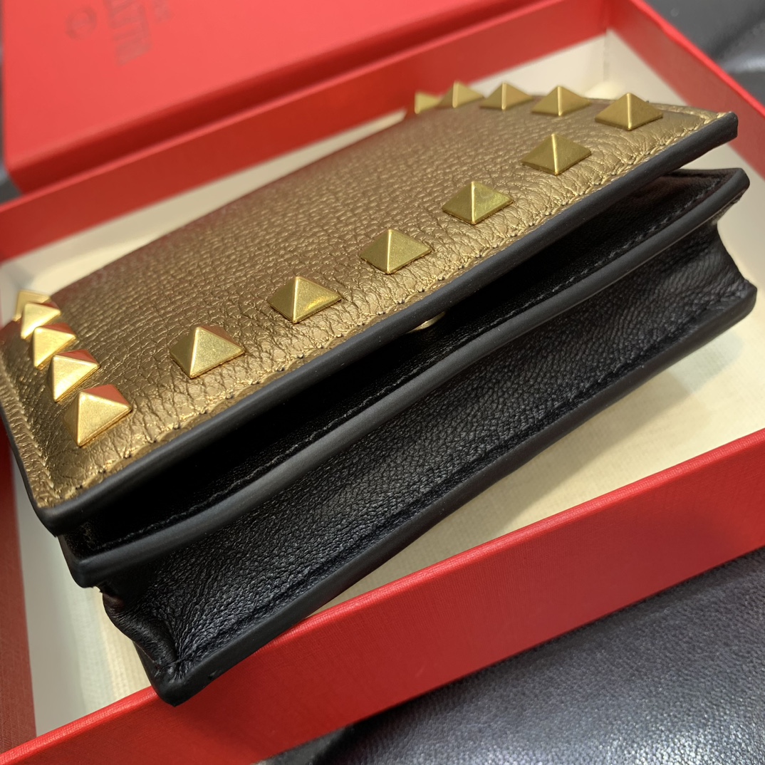 Bagsaaa Va1e*ntin0 Garavani Gold Rockstud Wallet