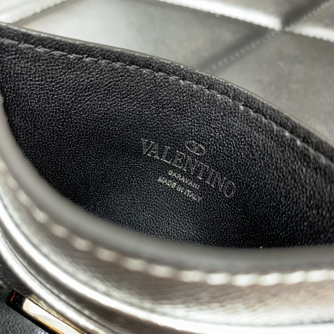 Bagsaaa Va1e*ntin0 VLogo Signature metallic silver cardholder