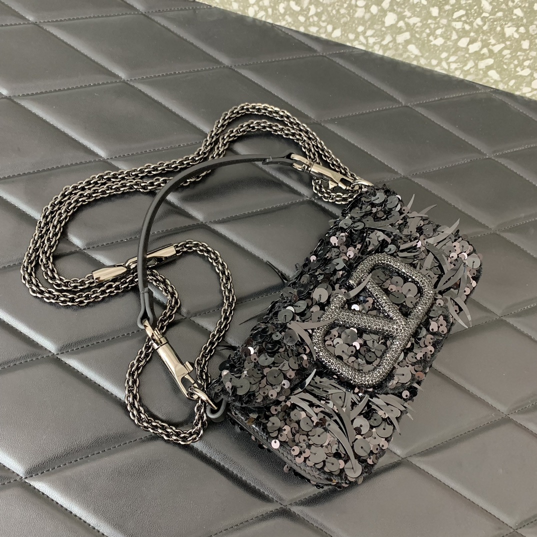 Bagsaaa Va1e*ntin0 VLogo Signature Foldover Top Mini Black Shoulder Bag - 19x10.5x5cm