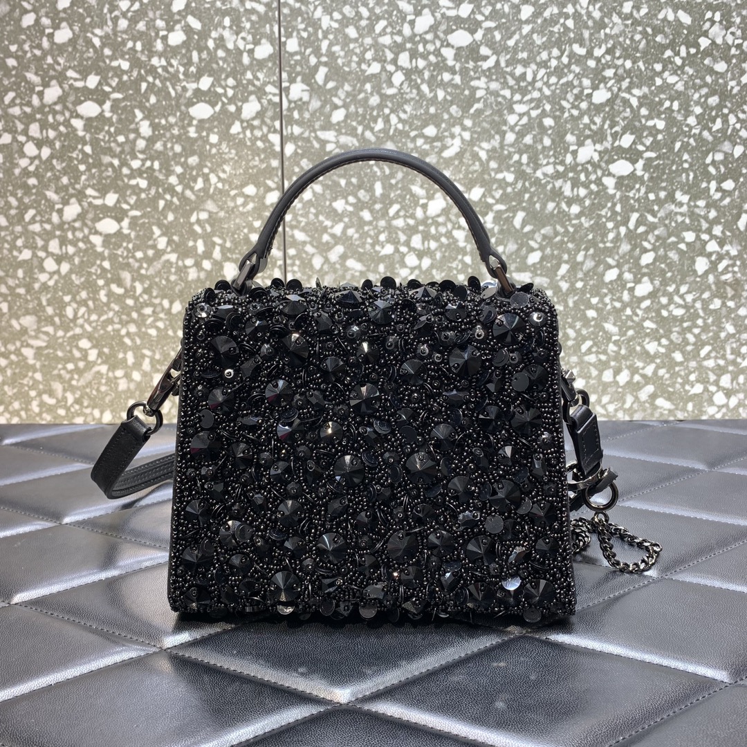 Bagsaaa Va1e*ntin0 Garavani Embellished Locó Top-Handle 3D Sequins Black Bag - 19x13x9cm
