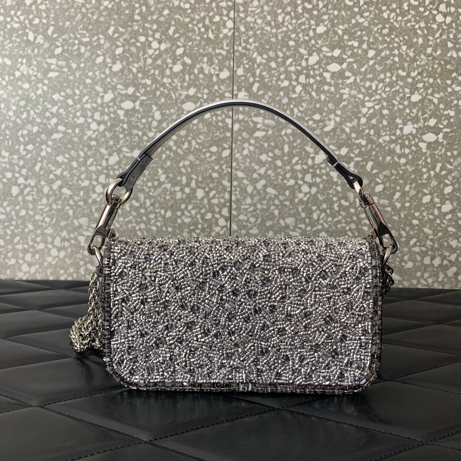 Bagsaaa Va1e*ntin0 Garavani Loco Small VLOGO Sequins Shoulder Bag Silver - 19x10.5x5cm