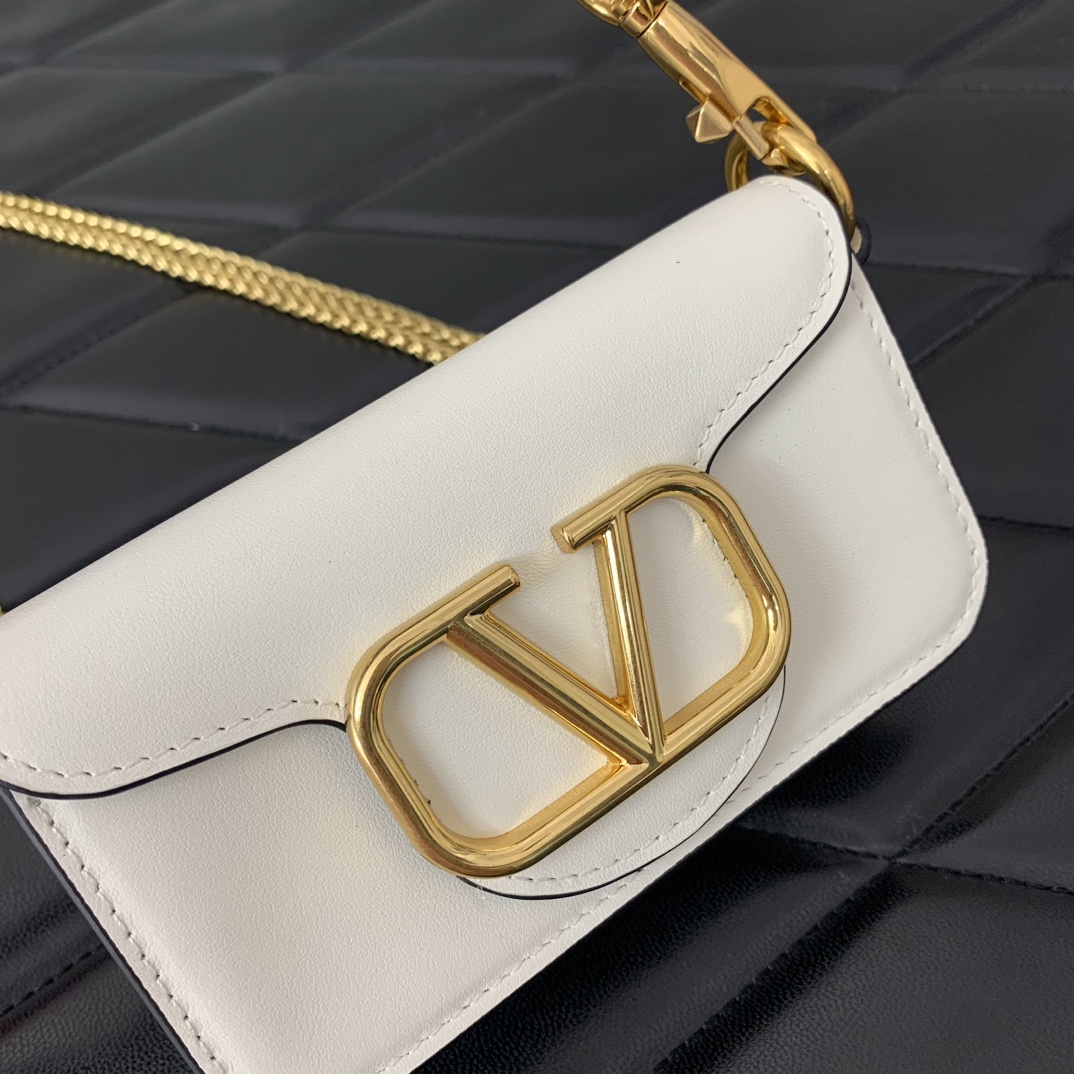 Bagsaaa Va1e*ntin0 Garavani Loco Small Vlogo Calfskin Shoulder Bag Light Ivory - 13x7x4.5cm