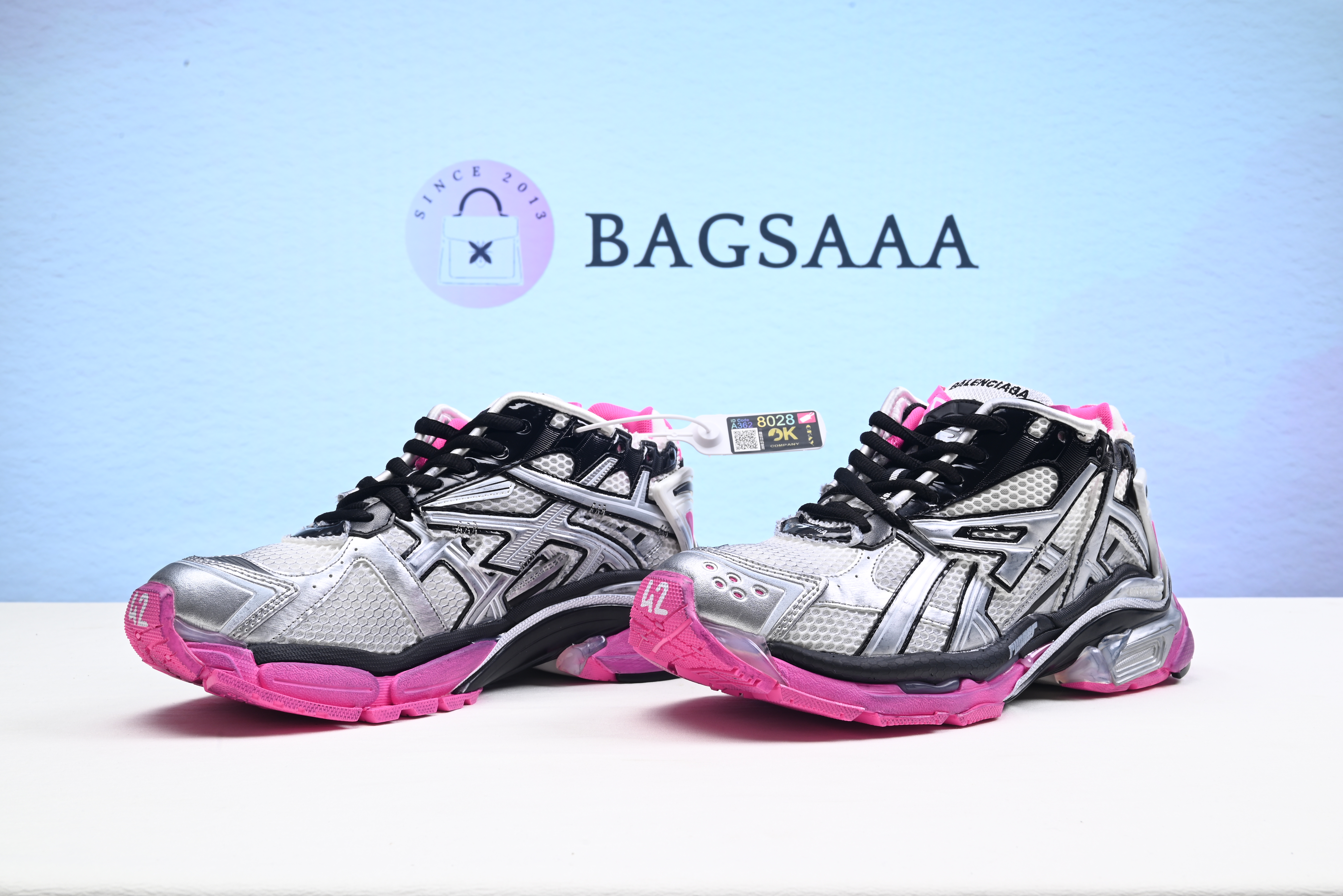 Bagsaaa Ba1en*iagaRunner Trainer In Silver Multi