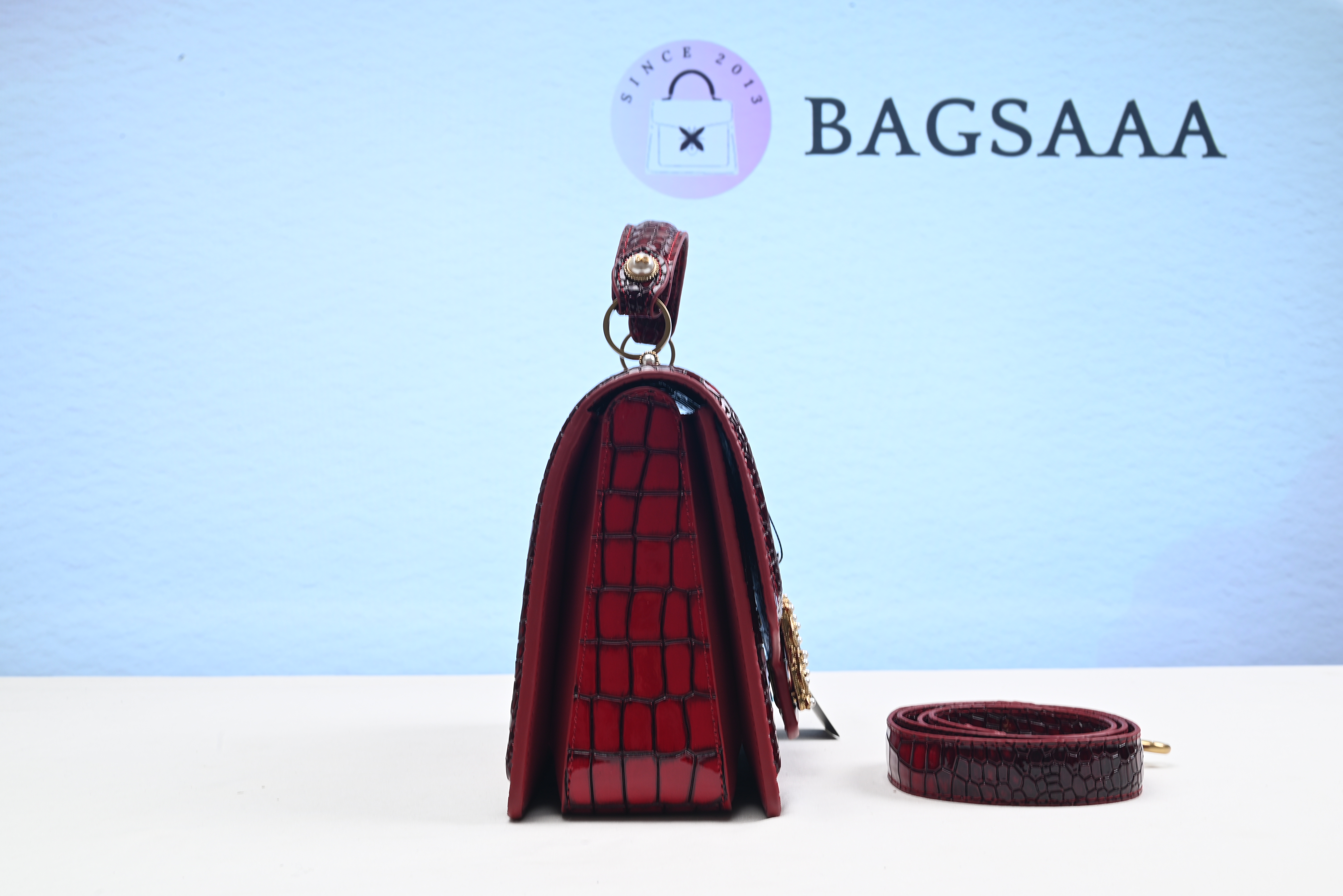 Bagsaaa Dolce & Gabbana Amore Shoulder Bag In Crocodile Leather Red – 27x8x18cm