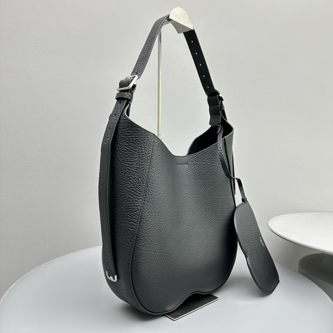 Bagsaaa Bv*b*rry Black Chess Medium Grained-leather Shoulder Bag