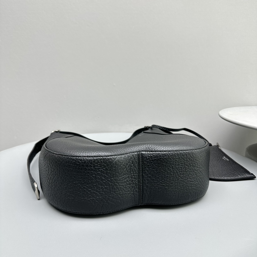 Bagsaaa Bv*b*rry Black Chess Medium Grained-leather Shoulder Bag