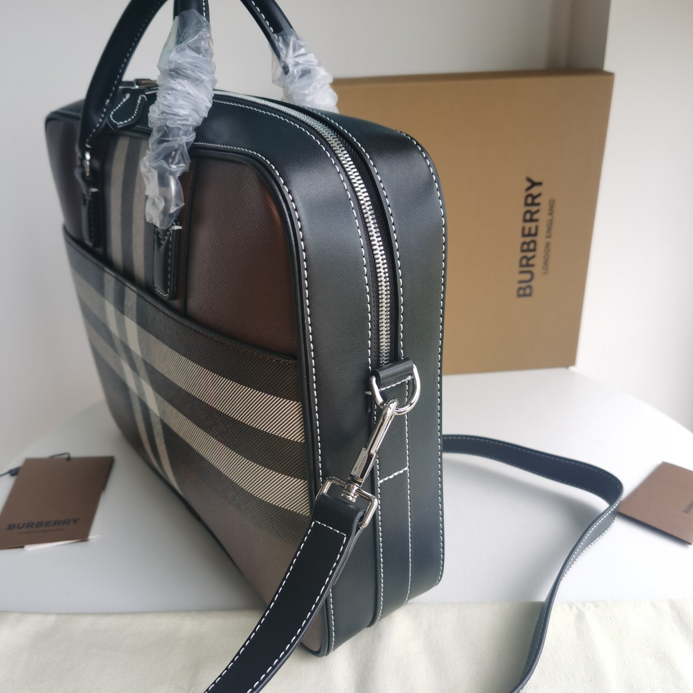 Bagsaaa Bv*b*rry Ainsworth Giant Check-E Canvas Briefcase Bag Dark Birch Brown - 38 x 9 x 28cm