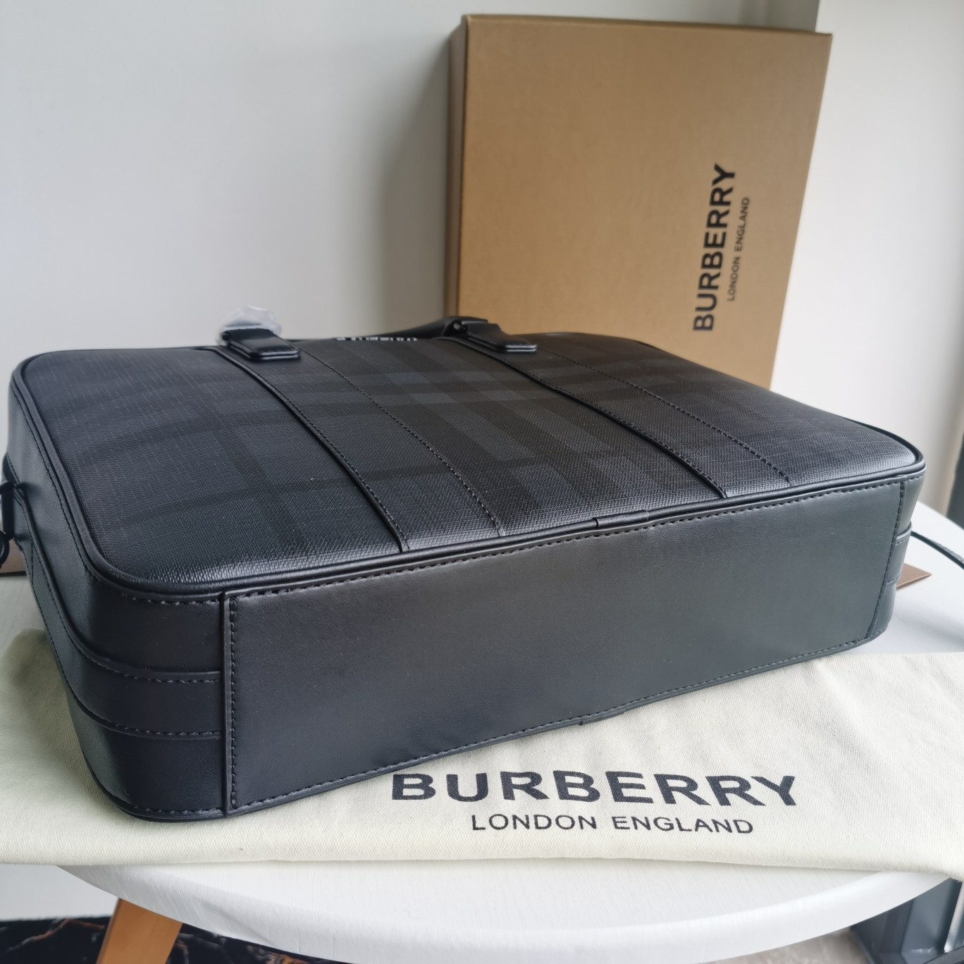Bagsaaa Bv*b*rry Ainsworth Giant Check-E Canvas Briefcase Bag Black - 38 x 9 x 28cm