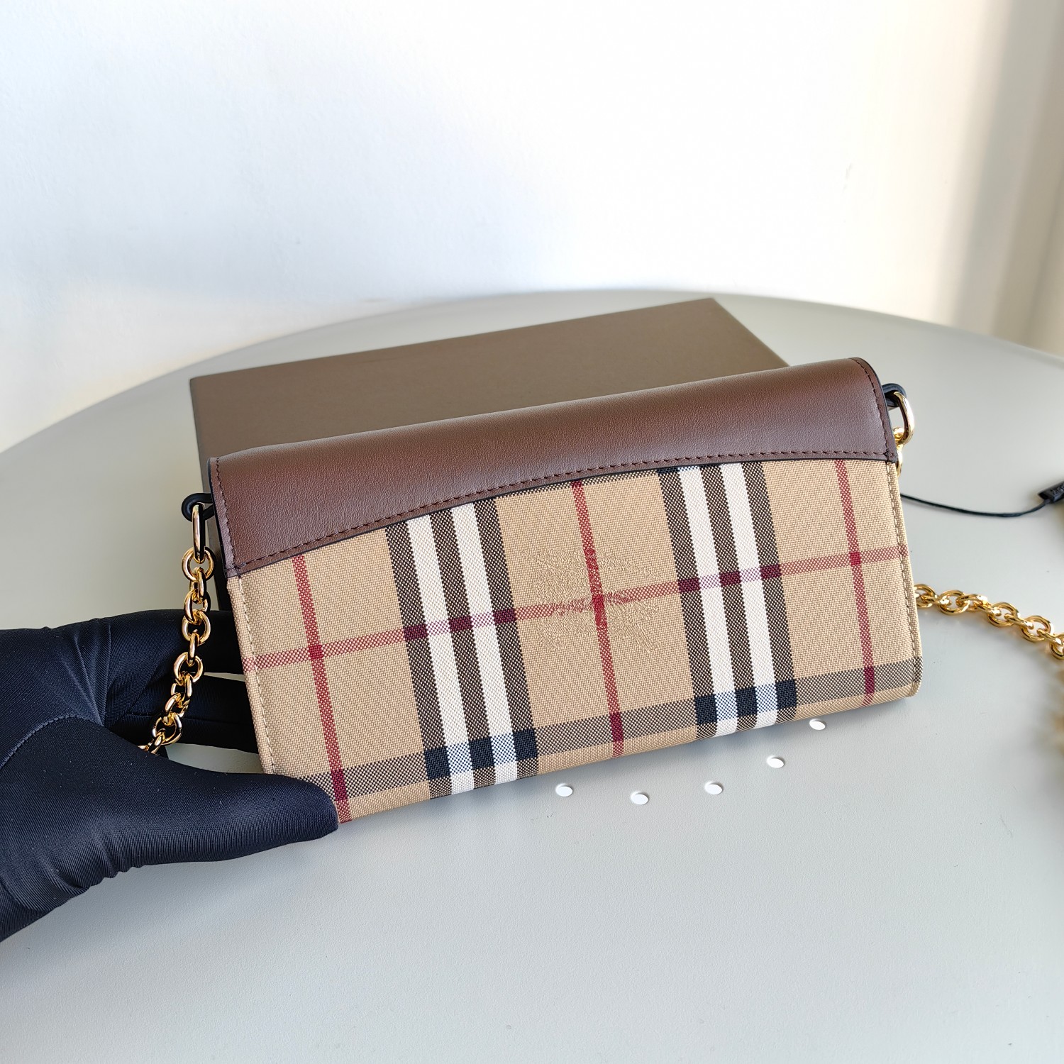Bagsaaa Bv*b*rry Calfskin Horseferry Check Henley Wallet On Chain Brown - 21*12*3cm