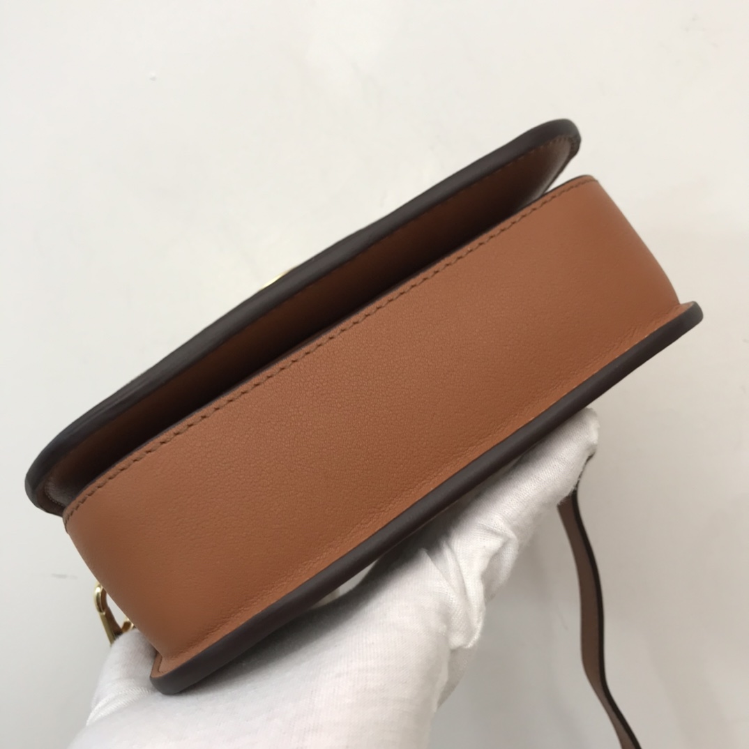 Bagsaaa Bv*b*rry Elizabeth Small E-canvas & Leather Shoulder Bag - 19 x 6 x 16cm