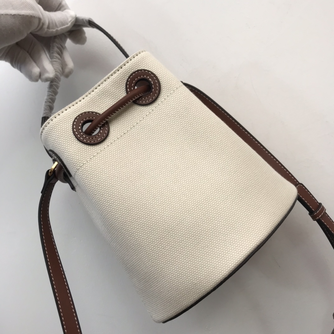 Bagsaaa Bv*b*rry Mini Drawstring Bucket Bag - 16.5 x 11 x 18.5cm