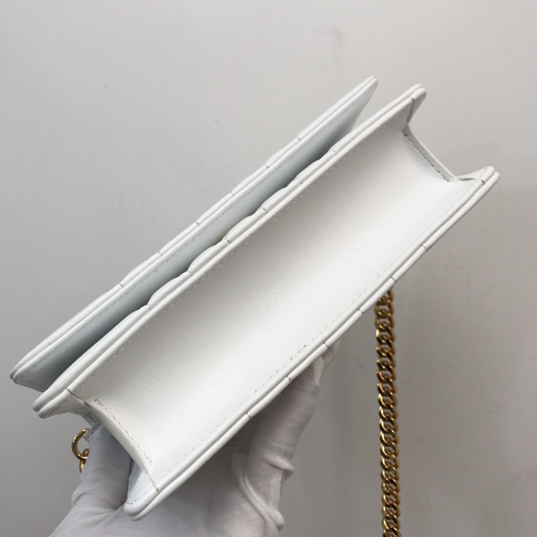 Bagsaaa Bv*b*rry Lola Shoulder White Bag - 20 x 5 x 12cm