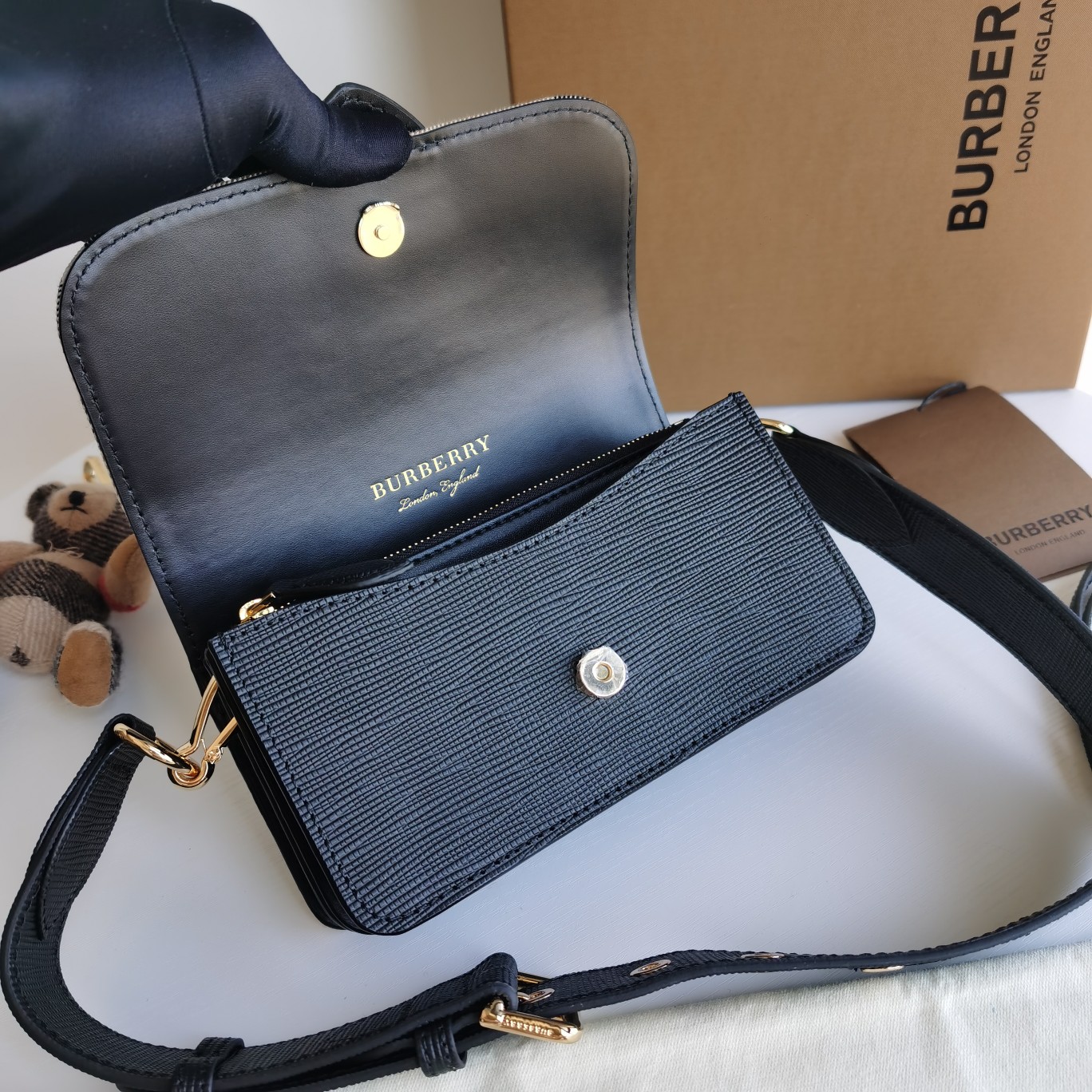 Bagsaaa Bv*b*rry House Check Bridle shoulder bag black- 19×13.5×5ccm