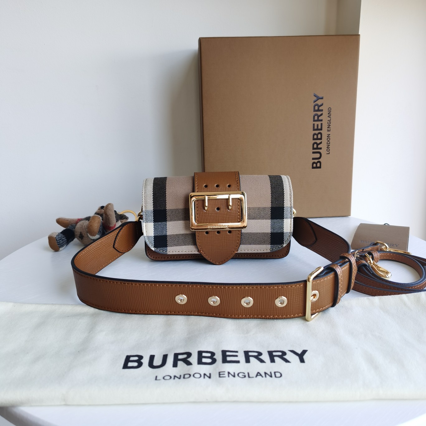 Bagsaaa Bv*b*rry House Check Bridle shoulder bag brown - 19×13.5×5ccm