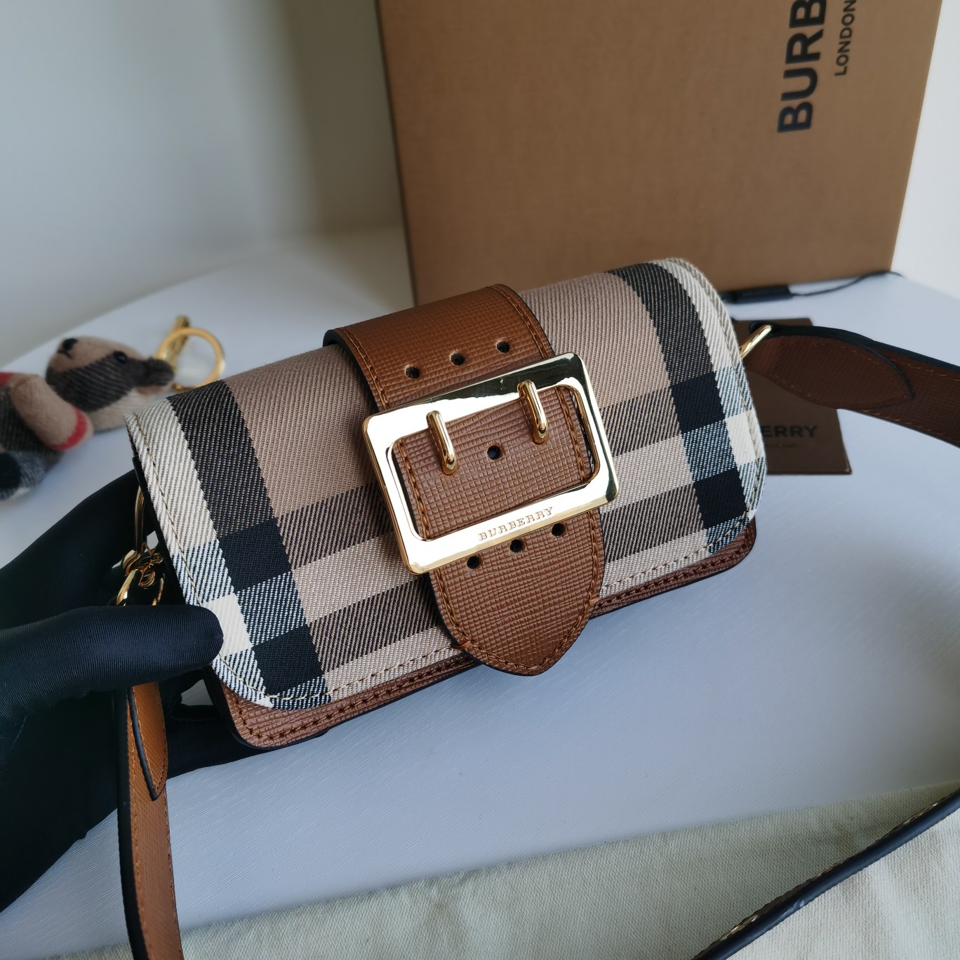 Bagsaaa Bv*b*rry House Check Bridle shoulder bag brown - 19×13.5×5ccm