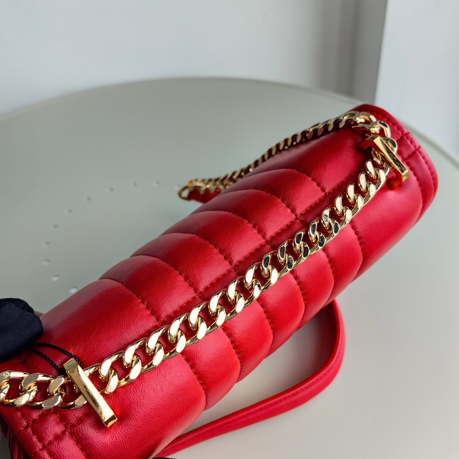 Bagsaaa Bv*b*rry Red Leather Camera Lola Shoulder Bag - 23x6x13cm