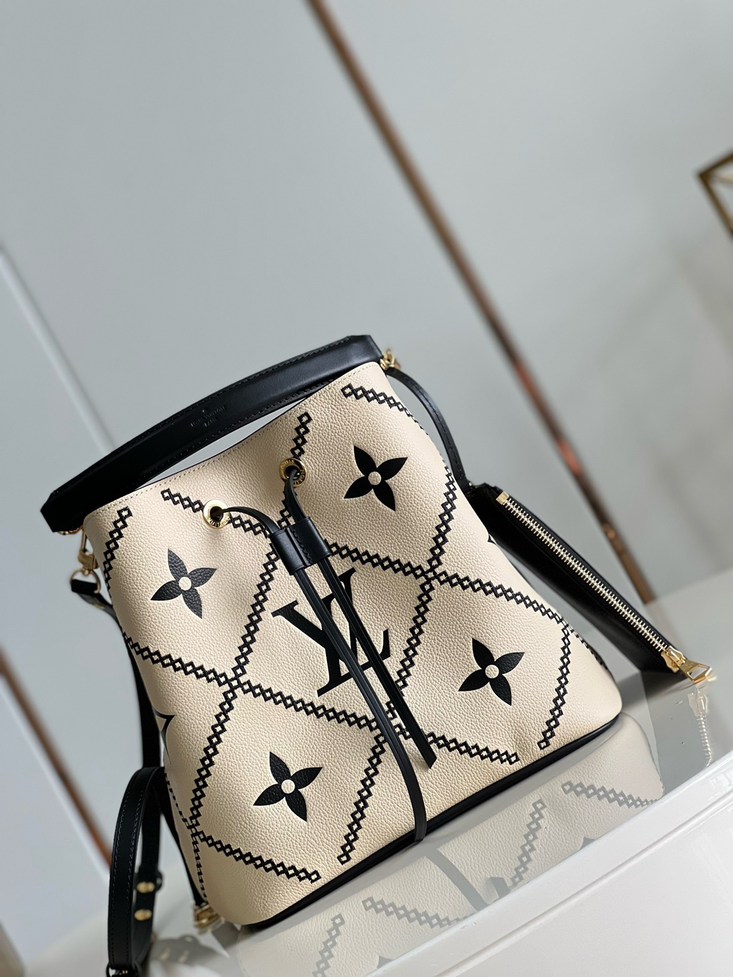Bagasaaa L0vis Vvtt0n NÉONOÉ MM Monogram Bag