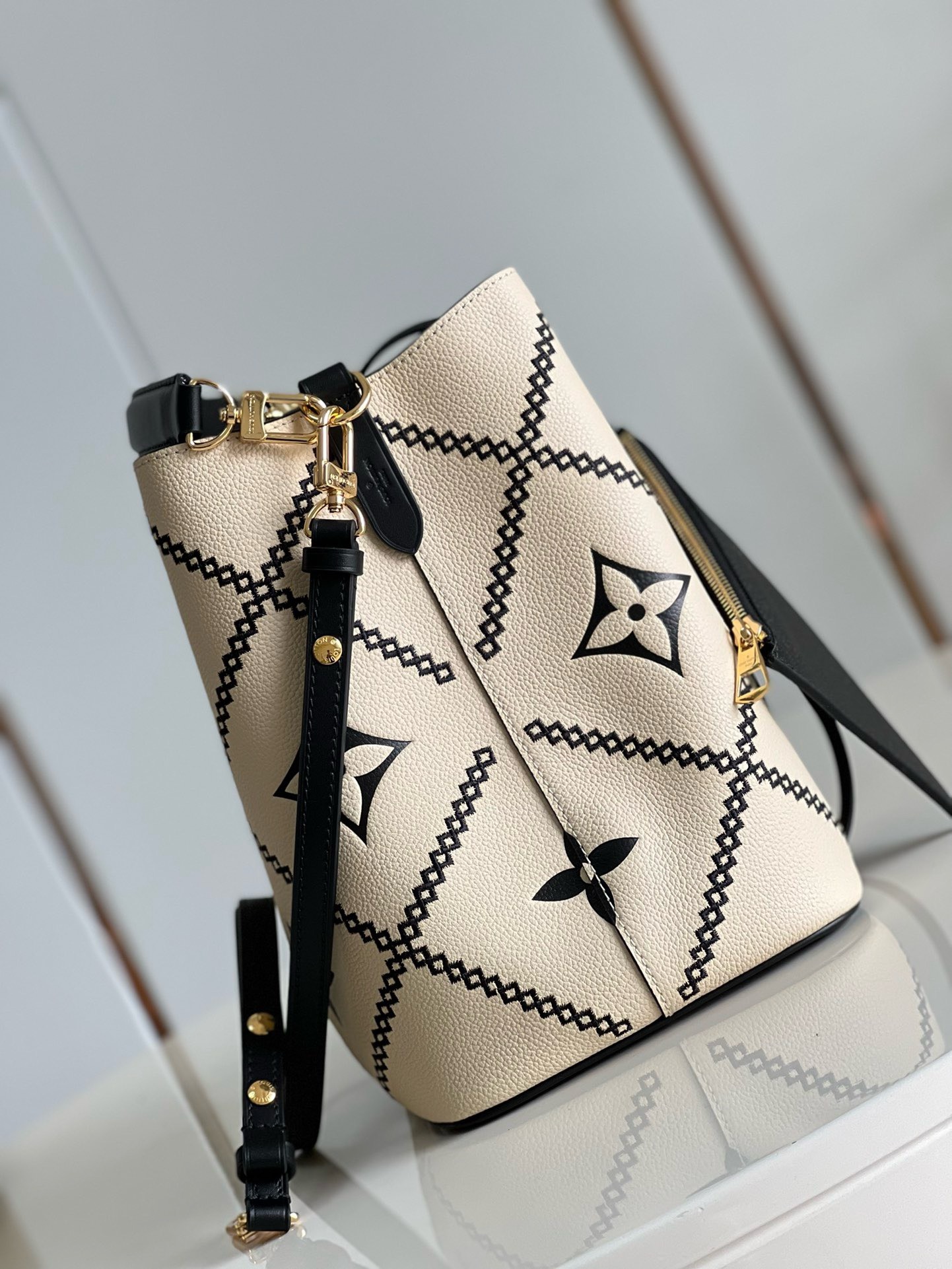 Bagasaaa L0vis Vvtt0n NÉONOÉ MM Monogram Bag