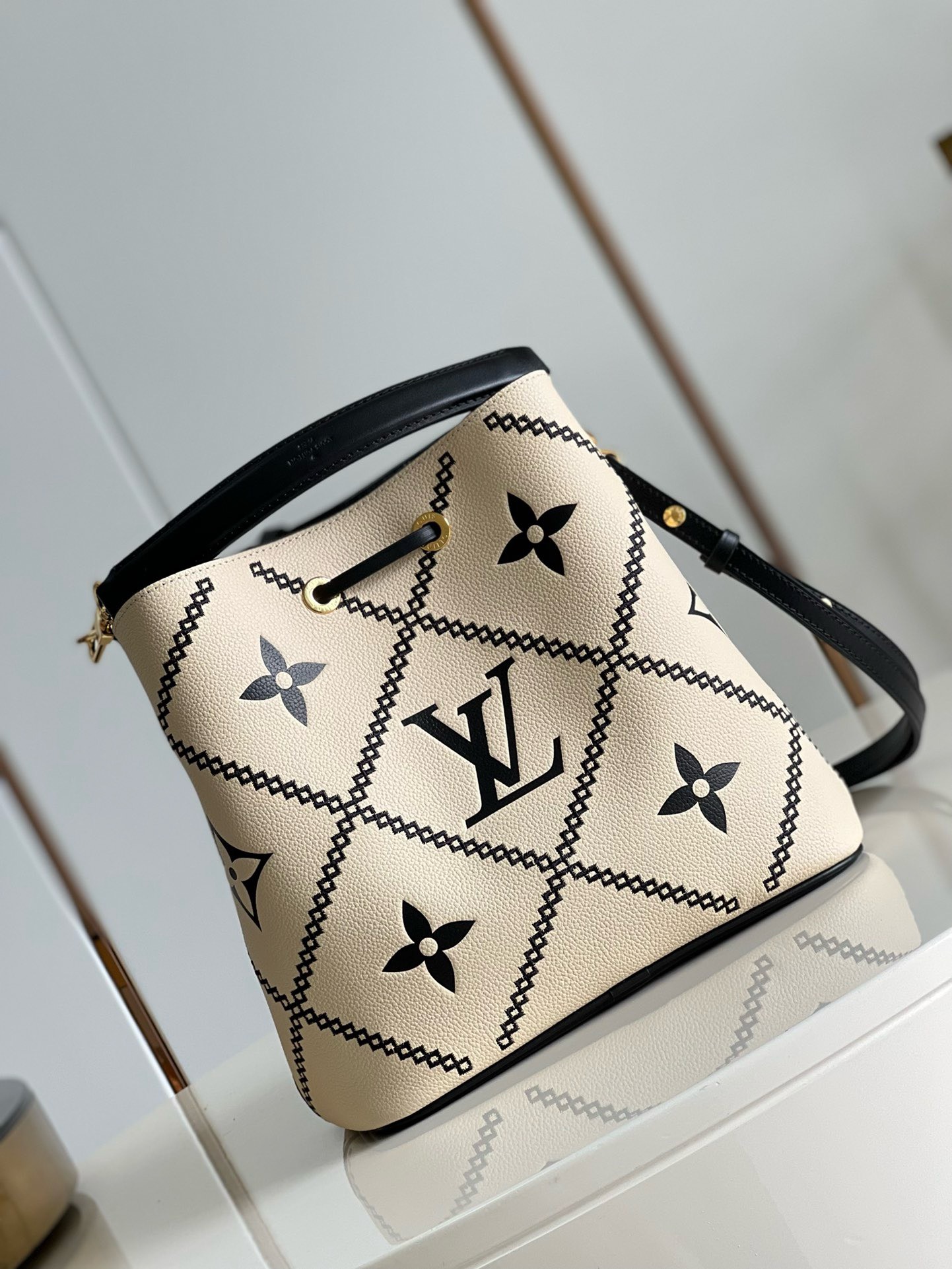 Bagasaaa L0vis Vvtt0n NÉONOÉ MM Monogram Bag