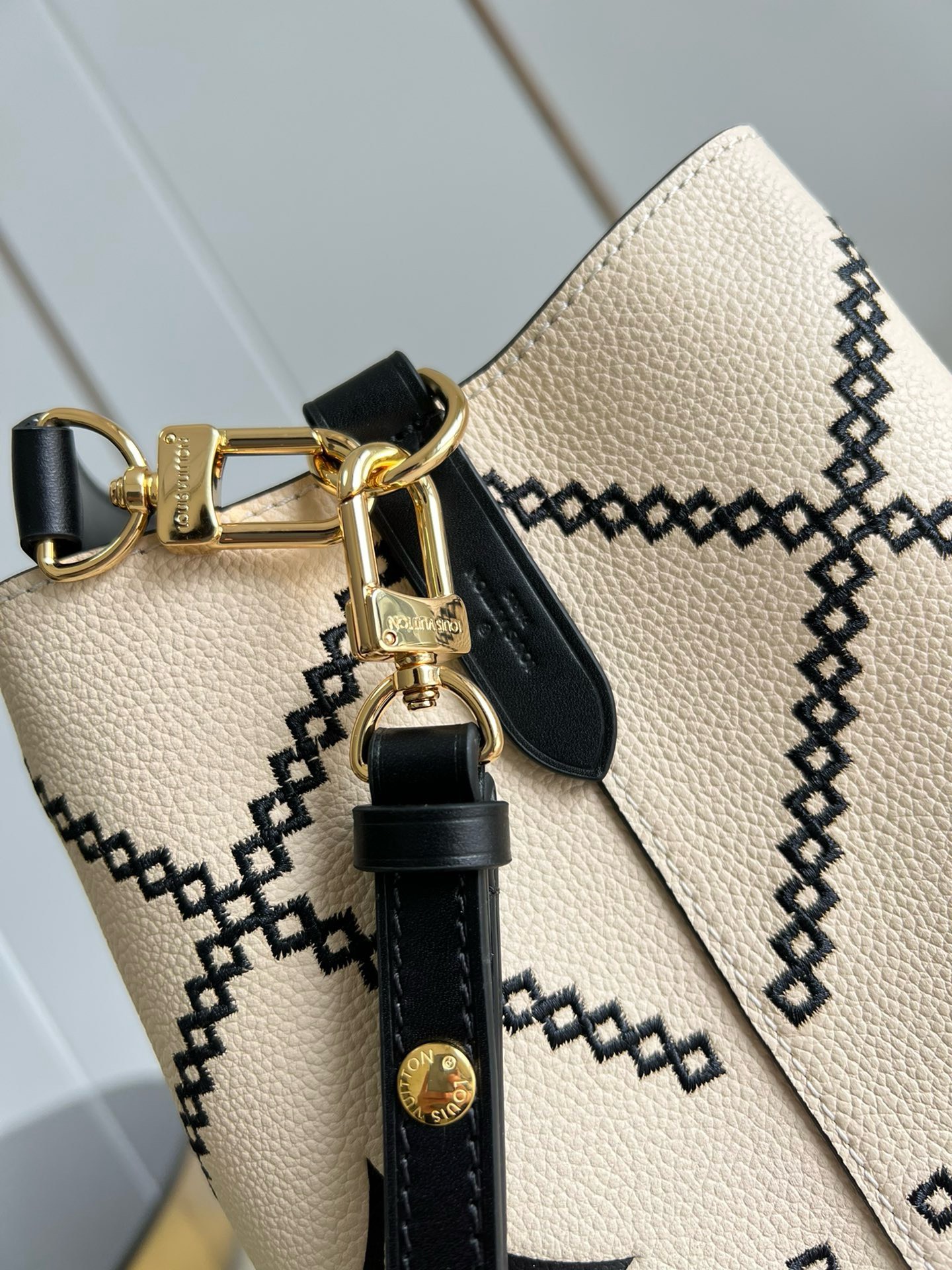 Bagasaaa L0vis Vvtt0n NÉONOÉ MM Monogram Bag