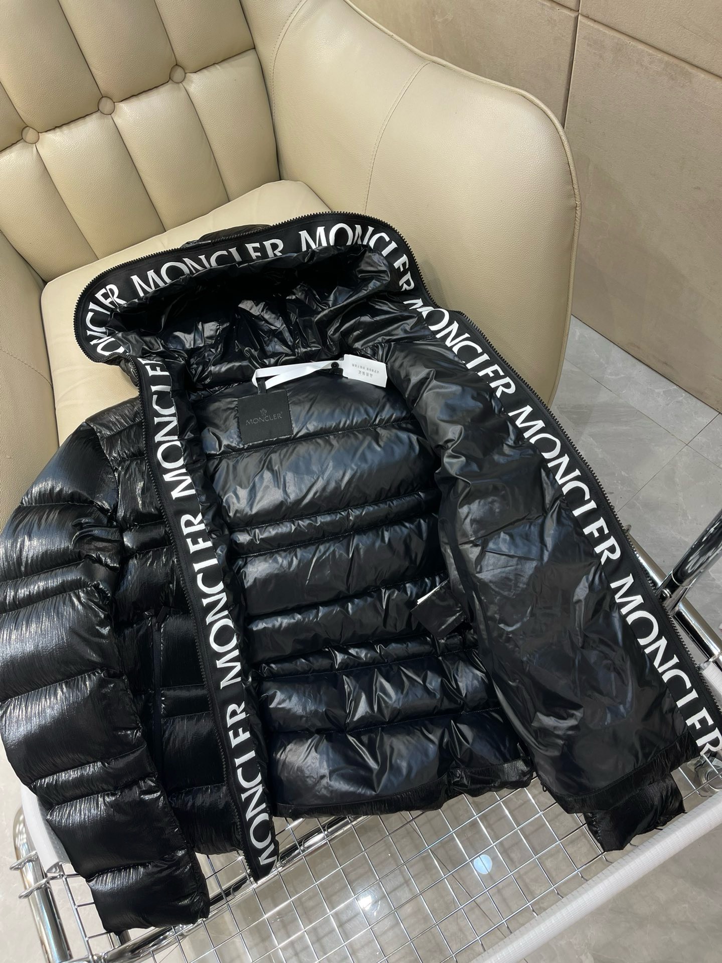 Bagsaaa Moncler Short Down All Black Jacket